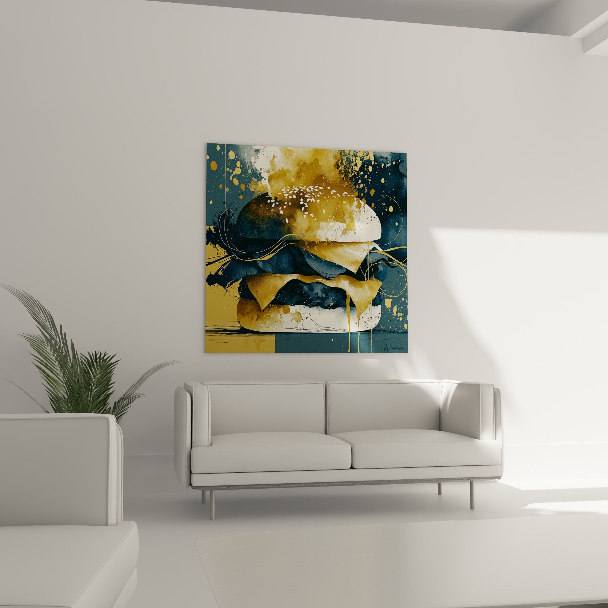 Composition gourmande dorée et bleu nuit, disposée au-dessus d'un canapé dans un salon lumineux