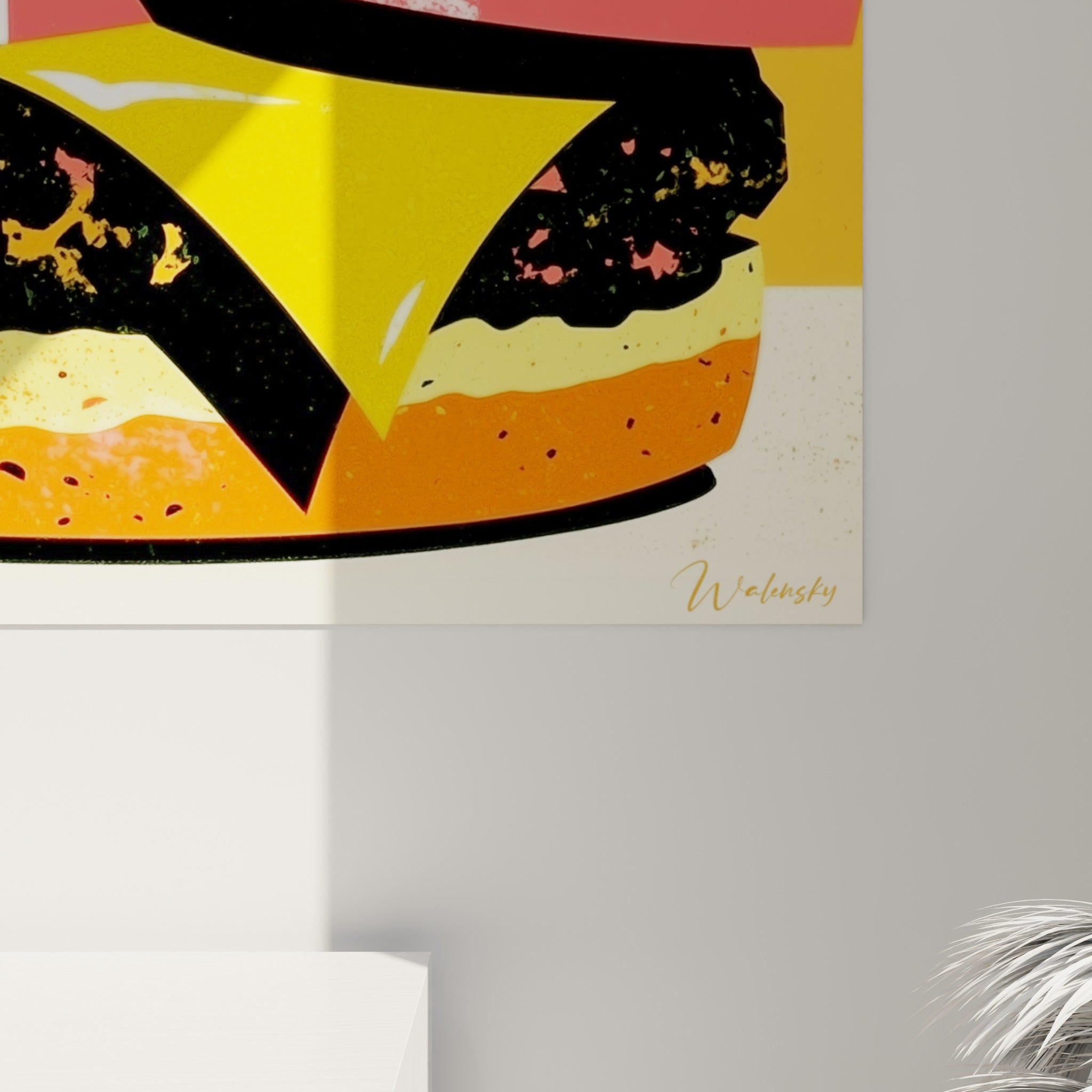Empâtements orange et jaune du burger, coulures noires et grain visible sur la toile accrochée