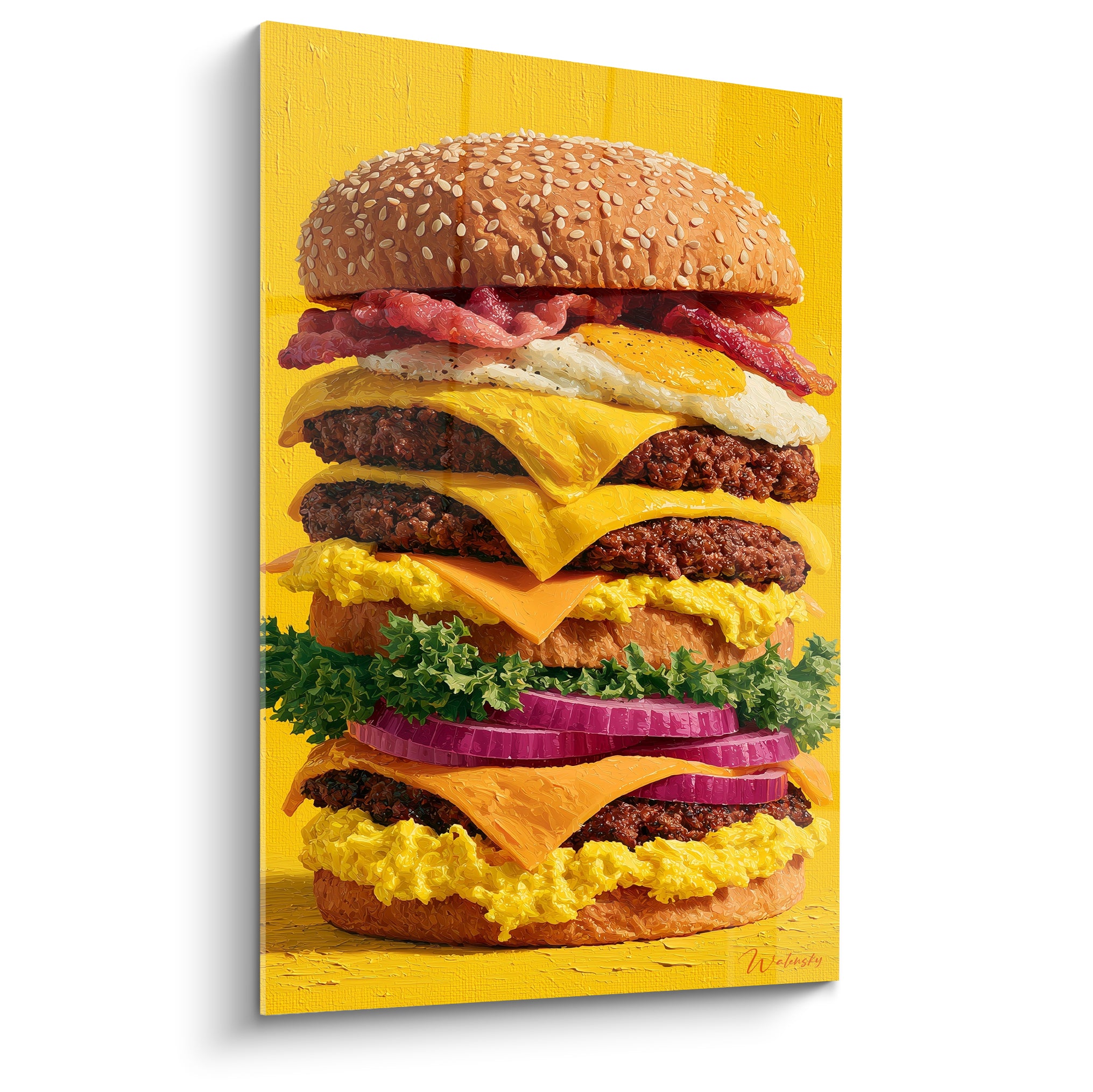 Burger géant multicouche sur fond jaune vif avec steaks bruns et oignon rouge