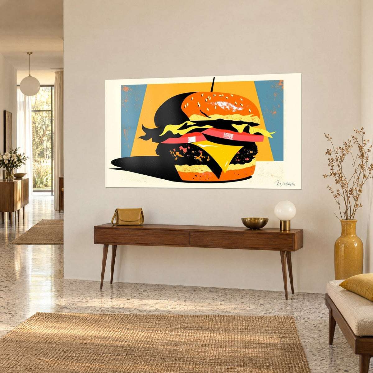 Tableau hamburger rétro au pain sésame orange, fromage jaune vif et tranches de tomate roses, sur un mur beige au-dessus d'une console en bois