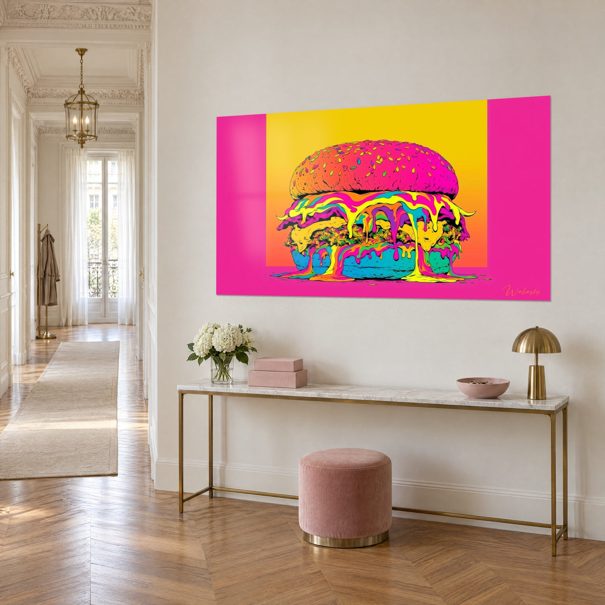 Πίνακας σάντουιτς πop art με ψωμί σουσαμιού ροζ, κίτρινο τυρί που στάζει, κίτρινο φόντο και φούξια κορνίζα, τρία τέταρτα πάνω σε χρυσή κονσόλα