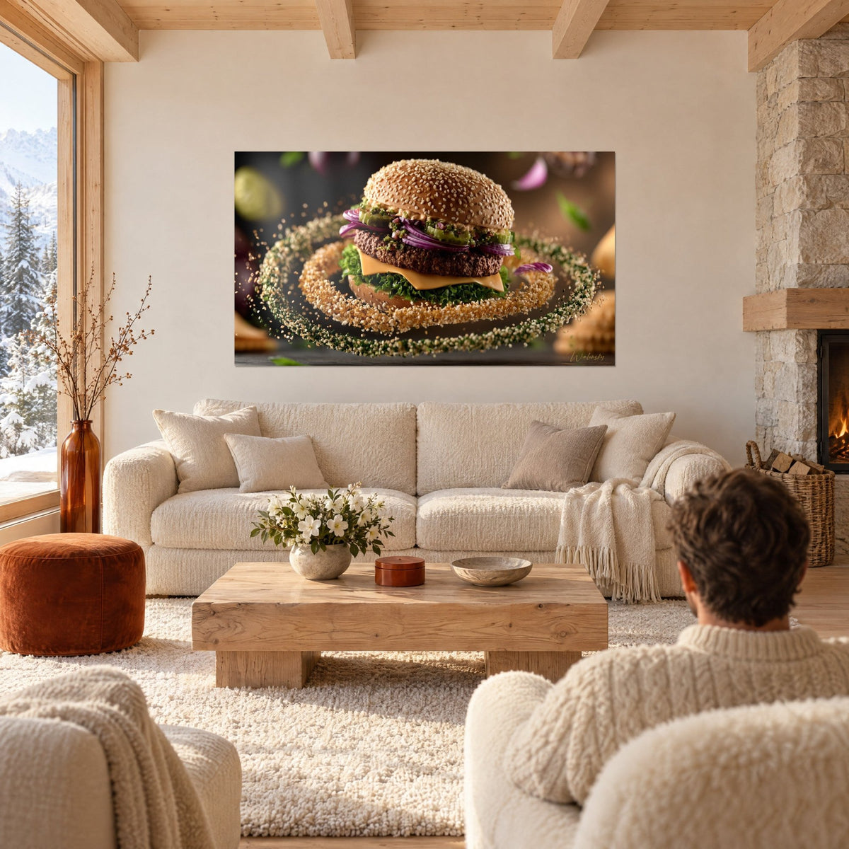 Tableau burger gourmand aux graines de sésame dorées et oignons violets, couple de dos au-dessus d'un canapé dans un salon lumineux