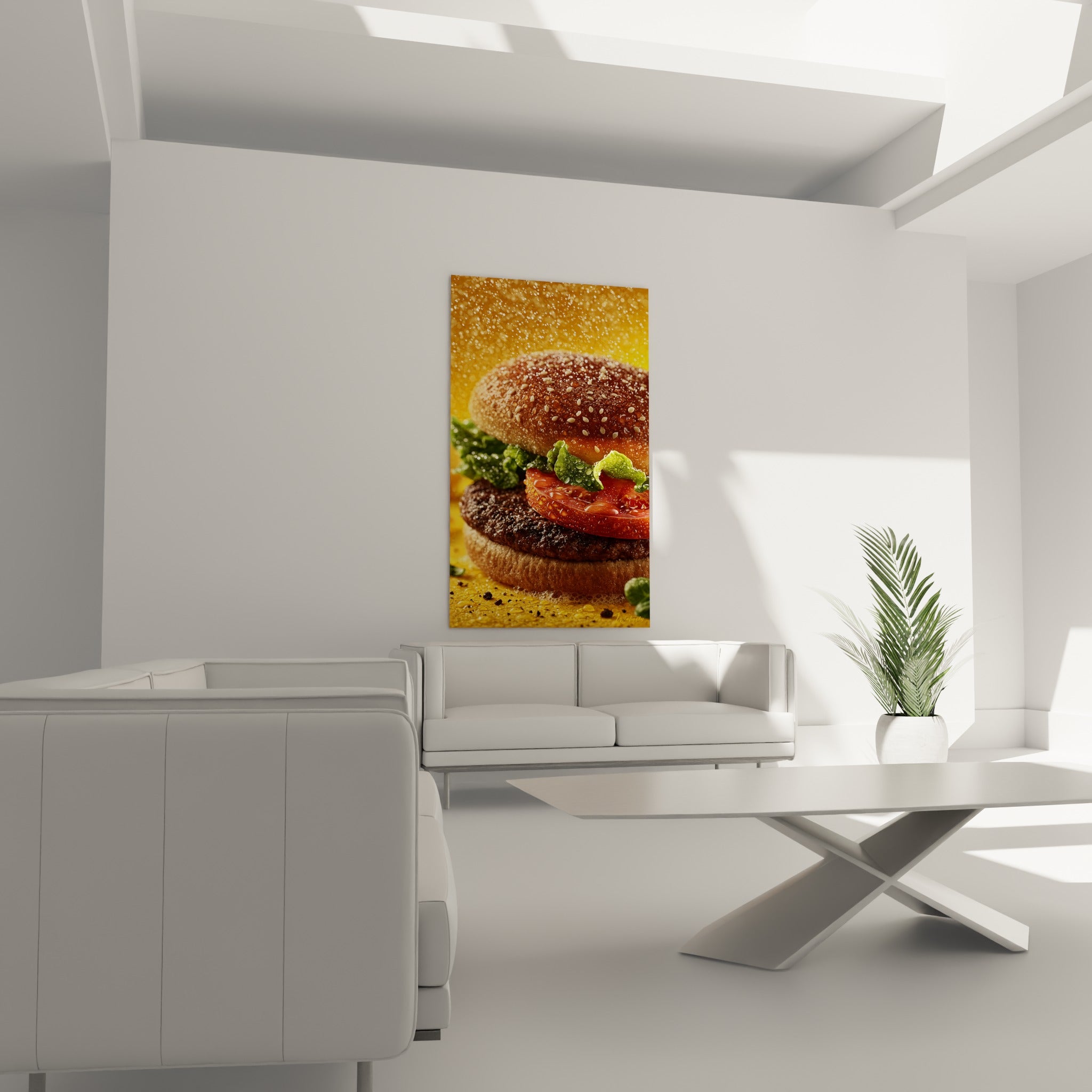 Burger appétissant à la sauce dorée et tomate vive placé au-dessus d'un canapé dans un salon lumineux