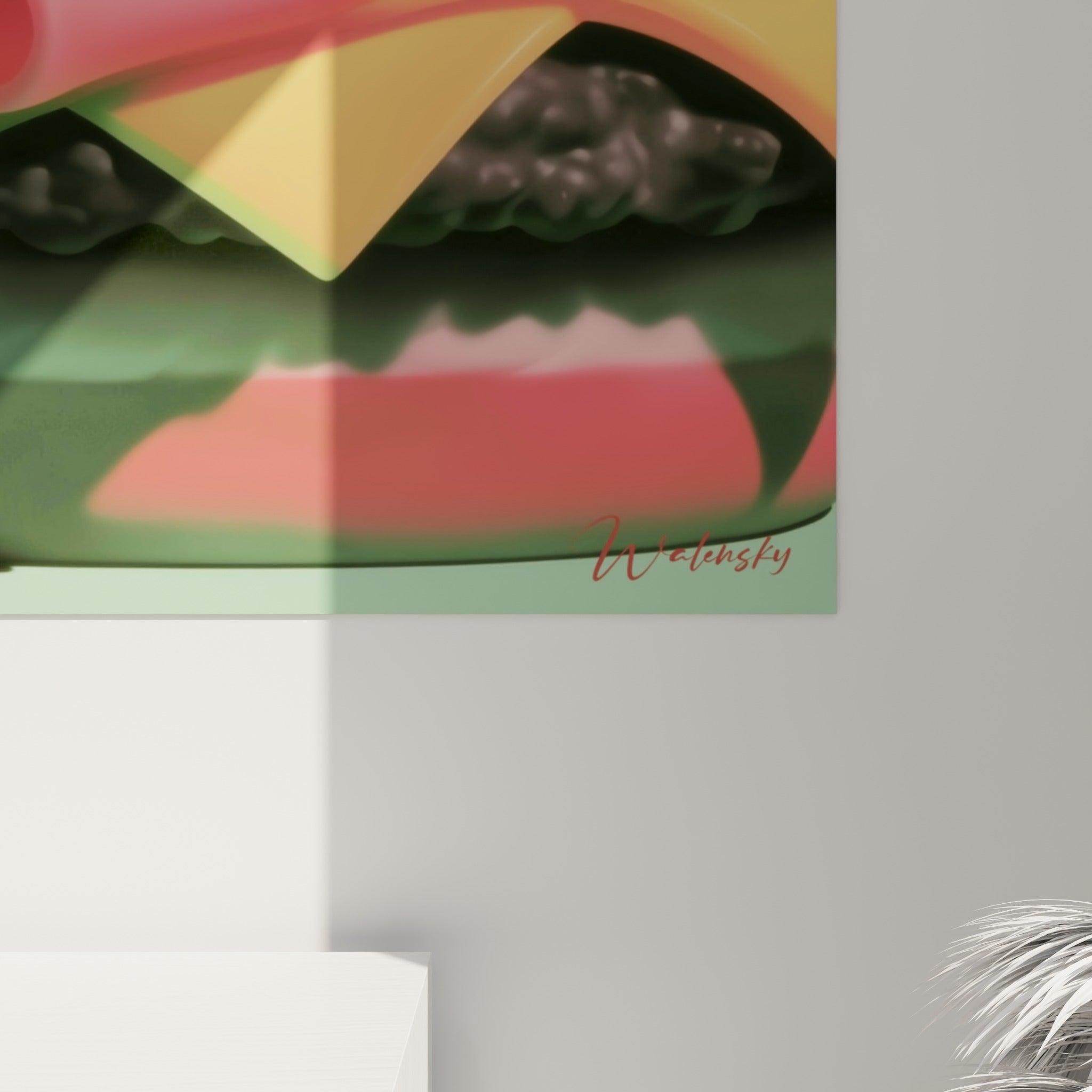 Détail des textures ondulées roses et vertes, jeux de lumière sur la surface brillante du burger