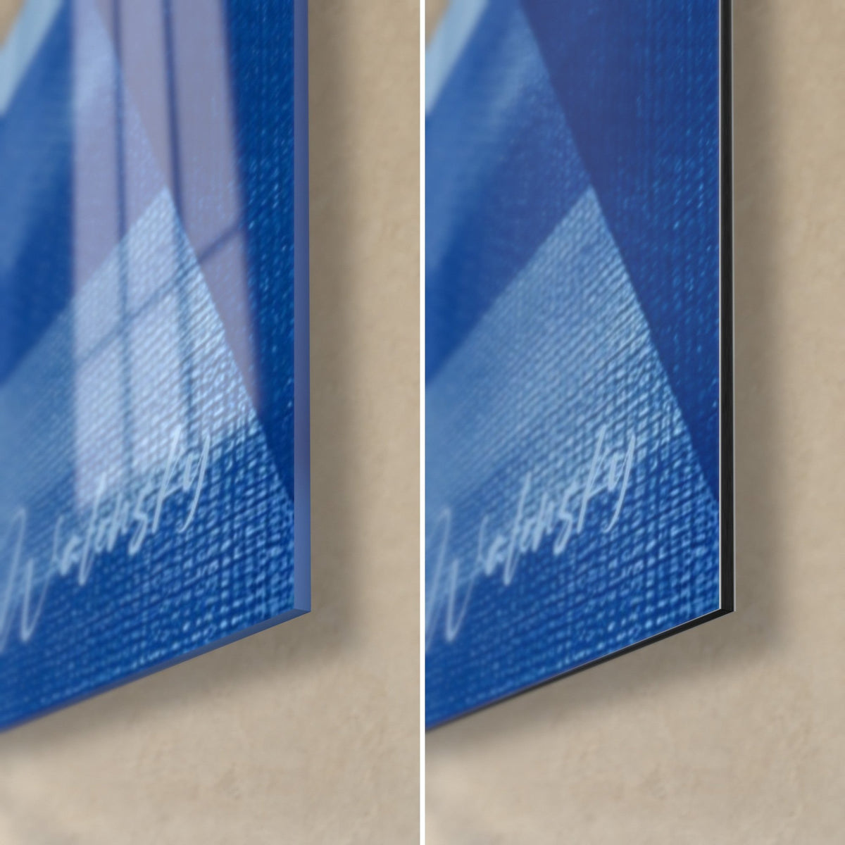 Wall art golden burger on blue background, bottom right corner: glossy acrylic glass on the left, matte Dibond on the right, 3 mm edge visible