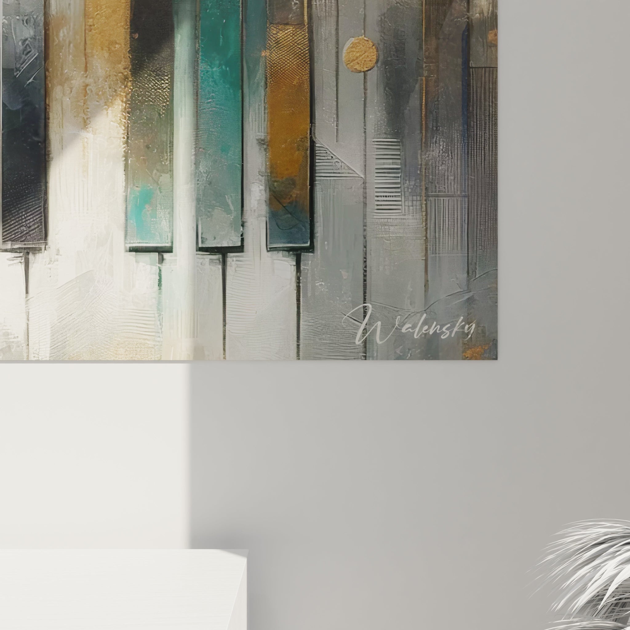 Un tableau abstrait musical montrant des touches de piano entremêlées de colonnes colorées. Les teintes principales sont noir, blanc, turquoise profond et or métallisé. Les textures alternent surfaces lisses, rayures en relief, zones brillantes et motifs géométriques avec lignes courbes dorées superposées.
