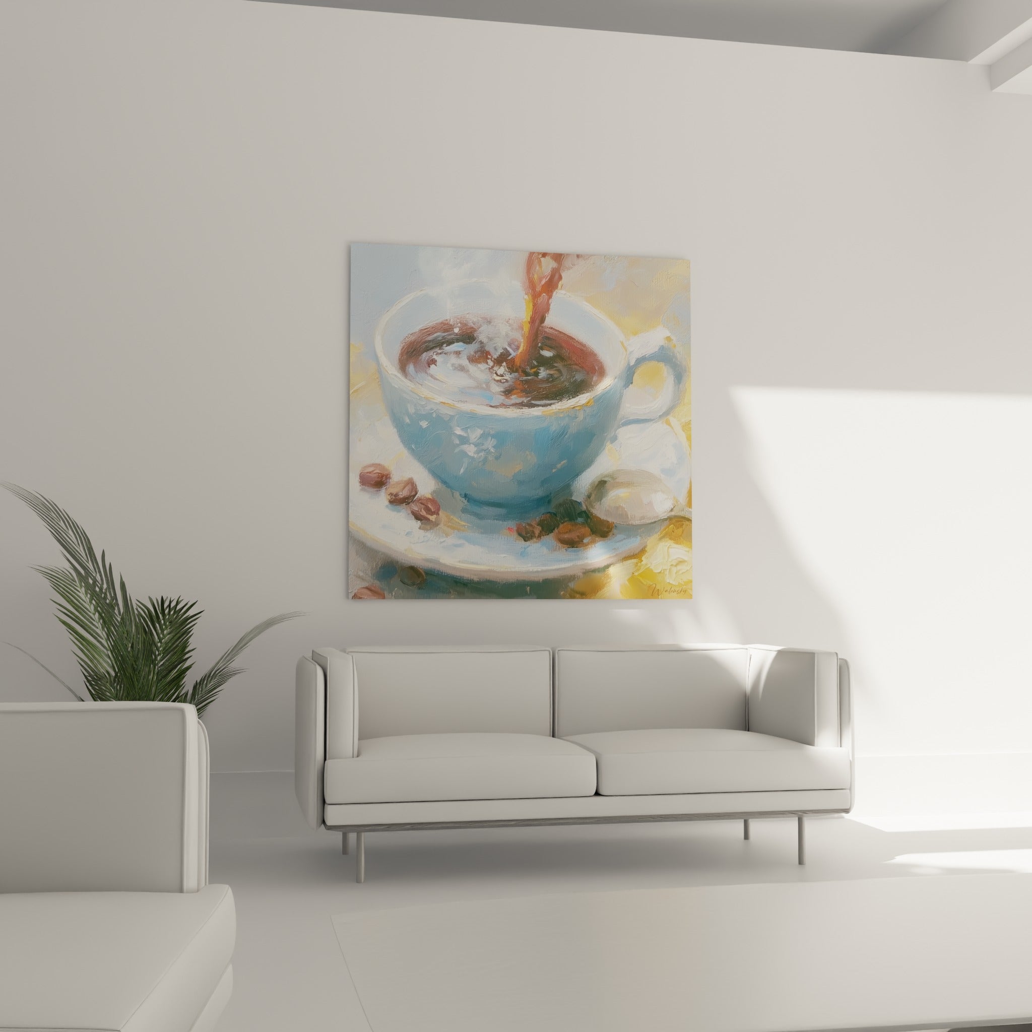 Grains de café bruns et cuillère argentée entourant une tasse bleutée, au-dessus d'un canapé dans un salon lumineux
