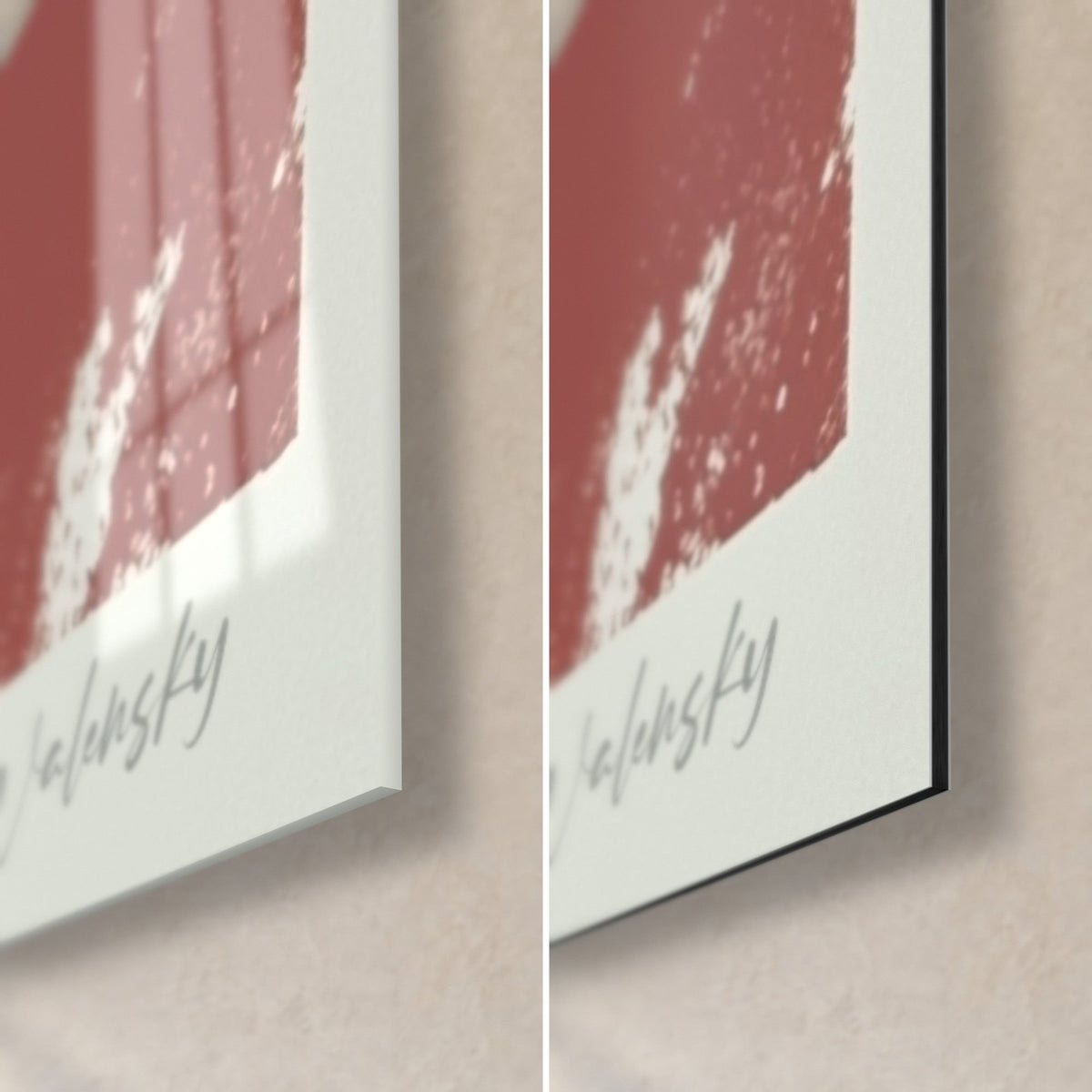 Gemälde Gesicht mit Hut in Graustufen, untere rechte Ecke: glänzendes Glas links, mattes schwarzes Dibond rechts, rosa Hintergrund