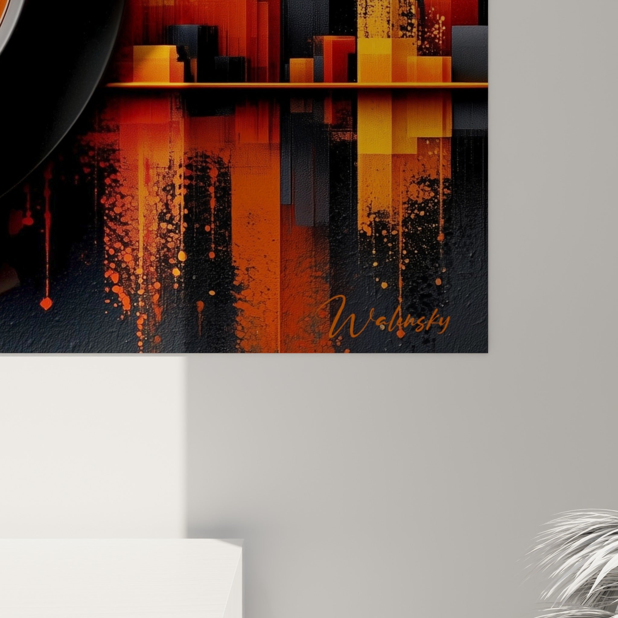 Coulures orange vif et grain de peinture noire visibles de près sur ce tableau café urbain