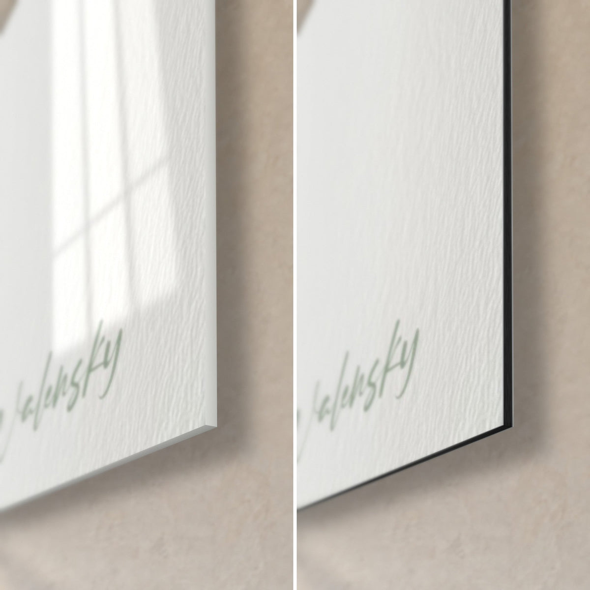 Quadro tazzina di caffè con foglie marroni e verde salvia, angolo in basso a destra, vetro acrilico lucido e Dibond in alluminio opaco spazzolato, spessore 3 mm