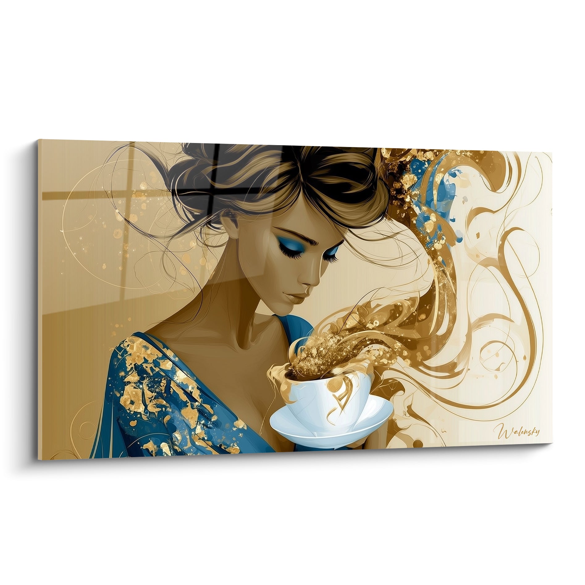 Femme aux cheveux bruns savoure un café, volutes dorées et regard bleu marine intense