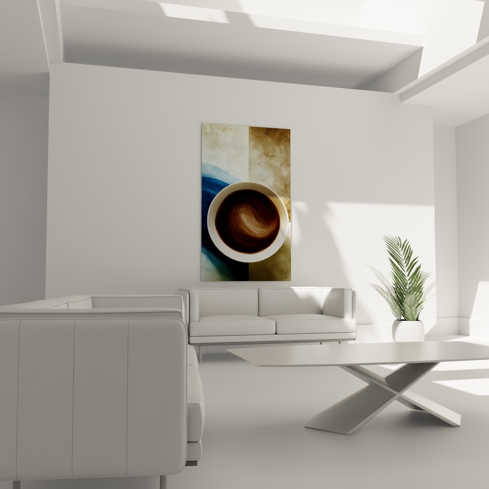 Tasse blanche café noir strié de crème sur fond bleu et beige, au-dessus d'un canapé dans un salon lumineux
