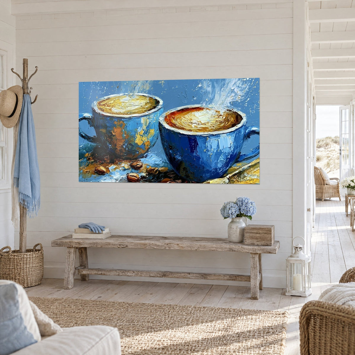Tableau duo de tasses azur et ocre, café crémeux et vapeur blanche à la spatule, vue de trois-quarts sur un mur blanc en lames