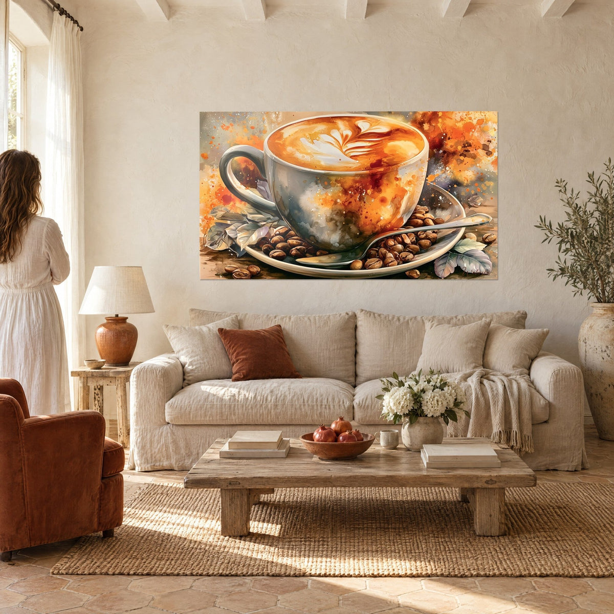Tableau tasse de latte art en plume, orange et gris, éclaboussures ambrées, au-dessus d'un canapé dans un salon lumineux