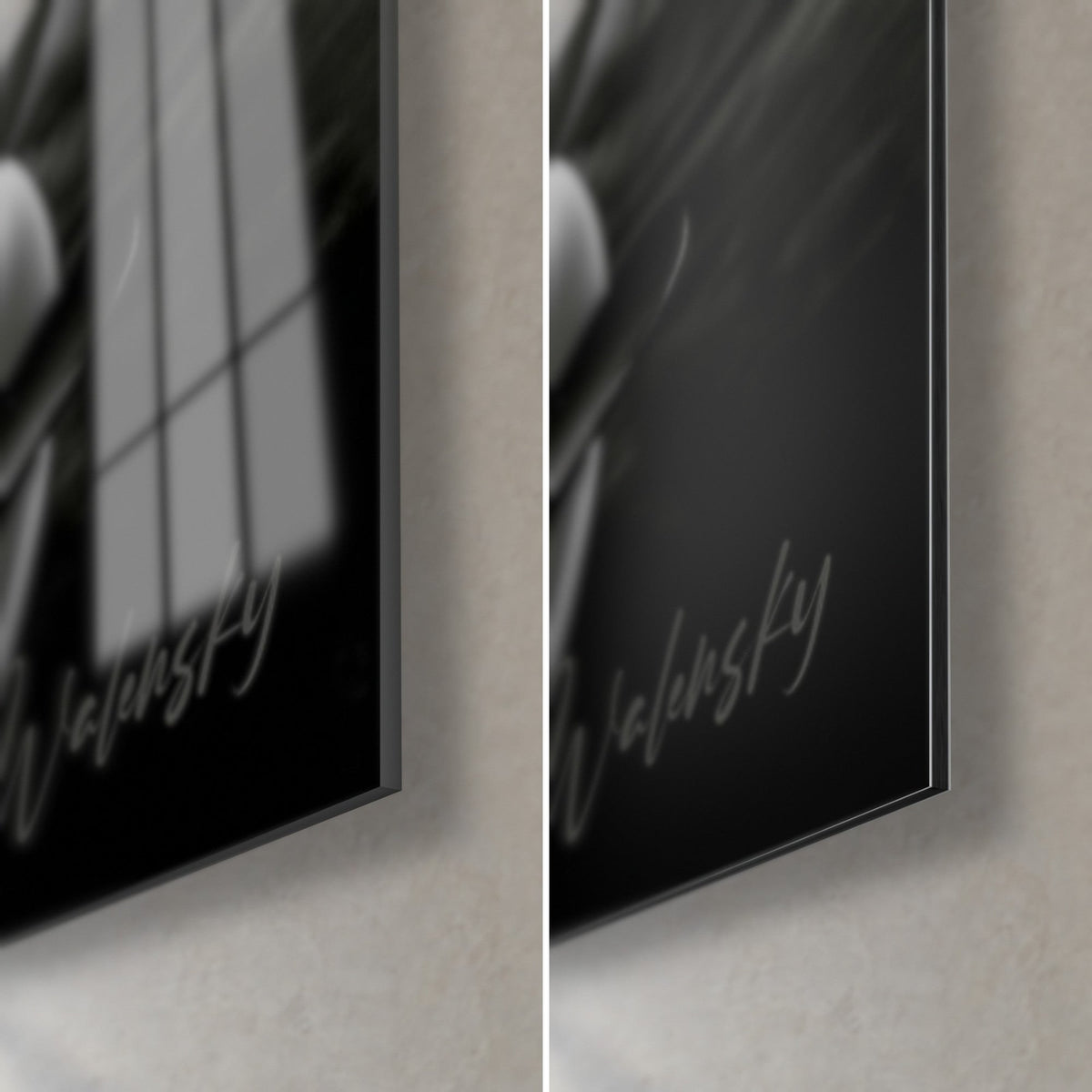 Tableau latte art blanc sur fond noir, coin bas droit : verre acrylique brillant à gauche, alu Dibond gris mat à droite