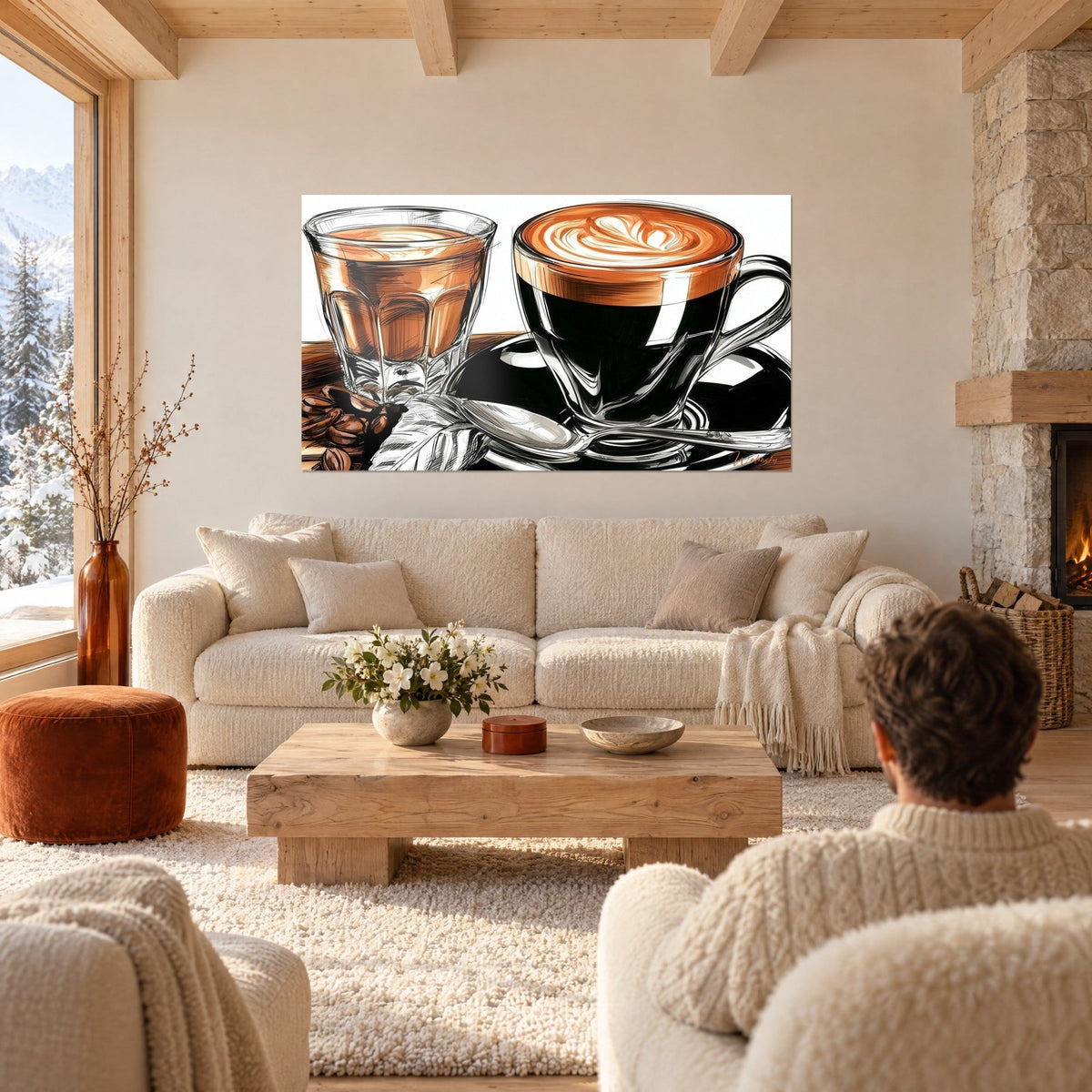 Quadro tazzina di caffè nero con latte art ramata e crema, bicchiere ambrato e cucchiaini argentati, sopra un divano in un soggiorno luminoso