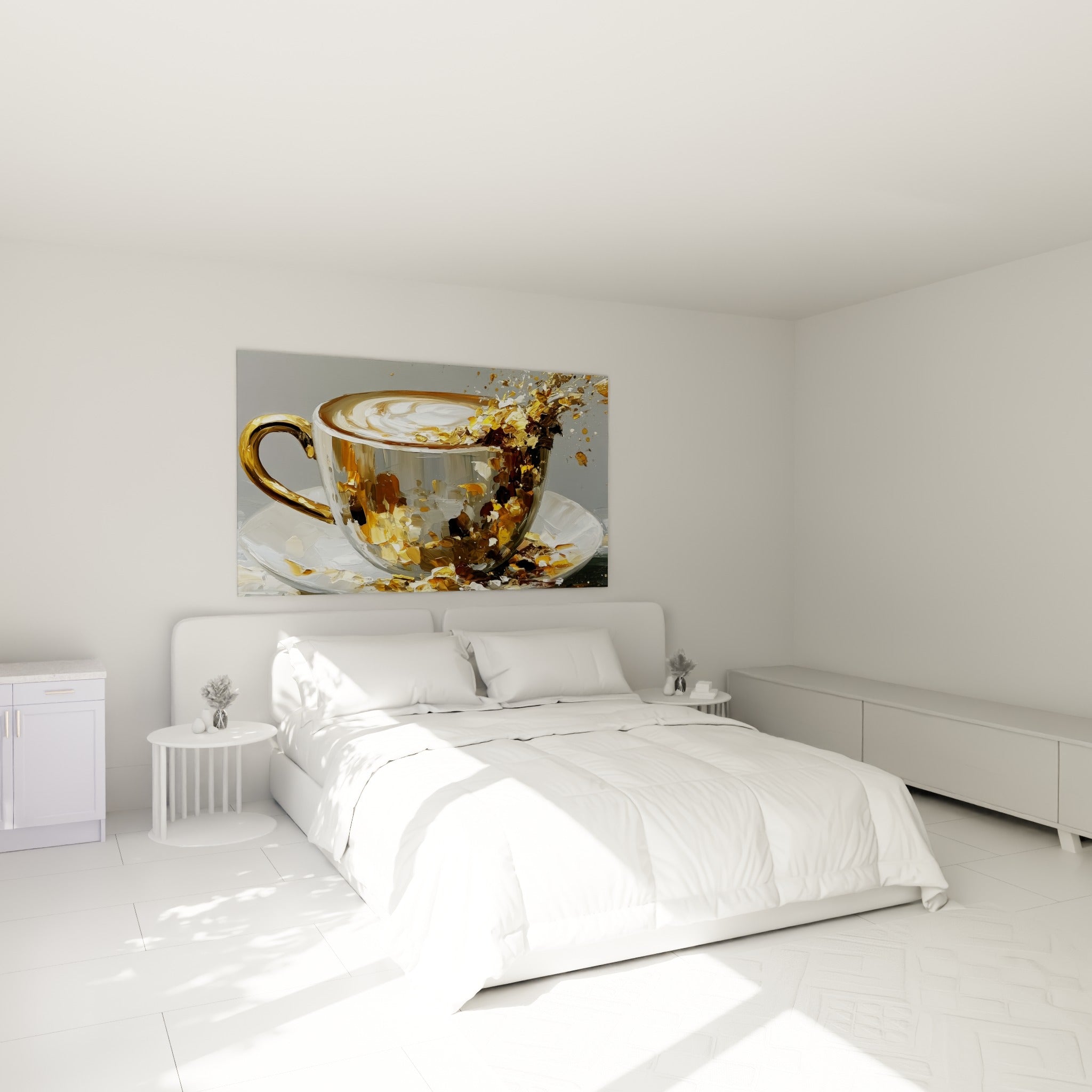Explosion dorée jaillissant d'une tasse crémeuse, accrochée au-dessus d'un lit dans une chambre claire
