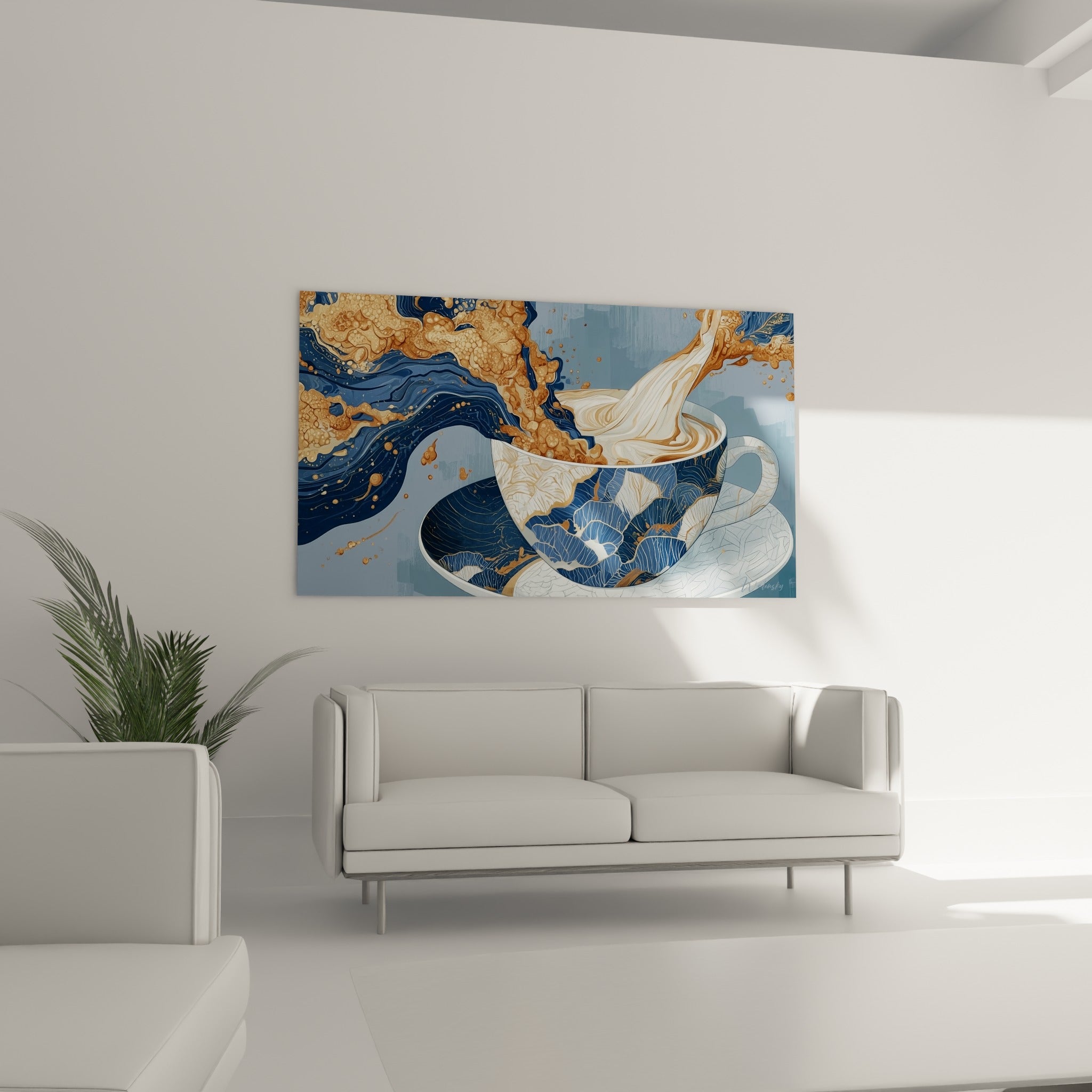 Éclaboussure dorée d'une tasse de café bleu marine au-dessus d'un canapé dans un salon lumineux
