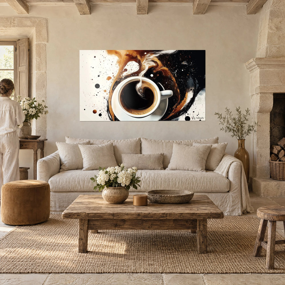 Tableau tasse de café vue du dessus, crème blanche tourbillonnante sur fond noir et ocre, au-dessus d'un canapé dans un salon lumineux