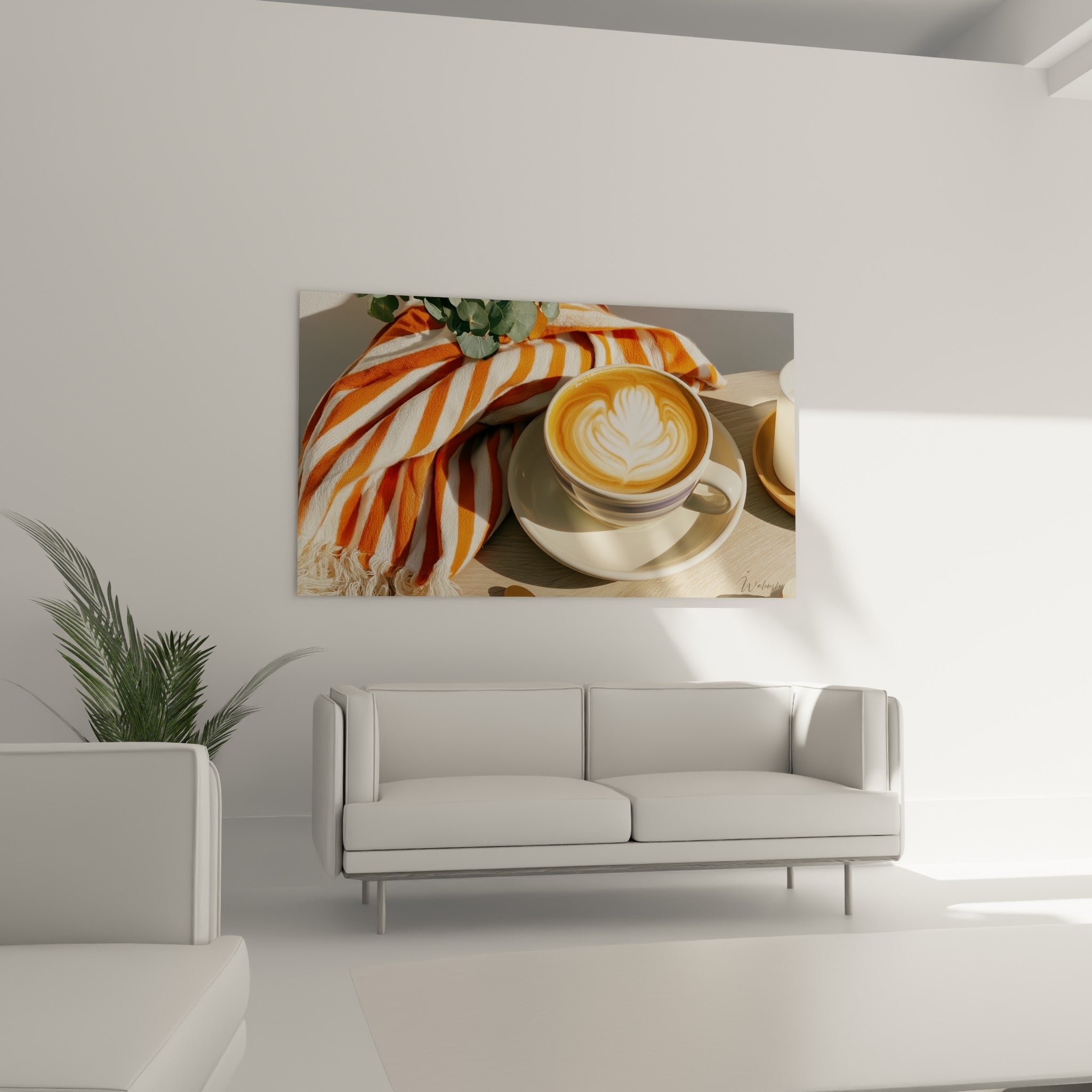 Plaid orange rayé et cappuccino crème en latte art, au-dessus d'un canapé dans un salon lumineux