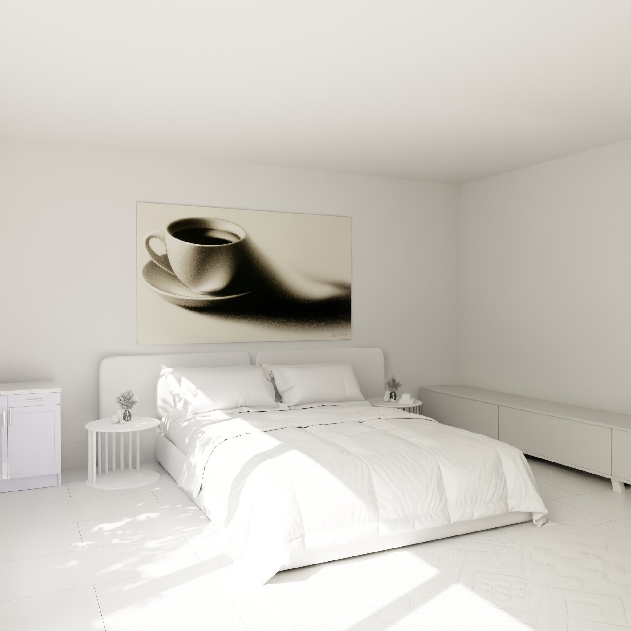 Porcelaine blanche au café sombre projette une ombre grise allongée, au-dessus d'un lit dans une chambre claire