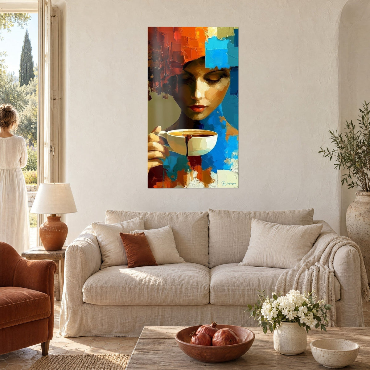 Tableau jeune femme paupières closes tenant une tasse blanche, aplats orange et turquoise, au-dessus d'un canapé dans un salon lumineux