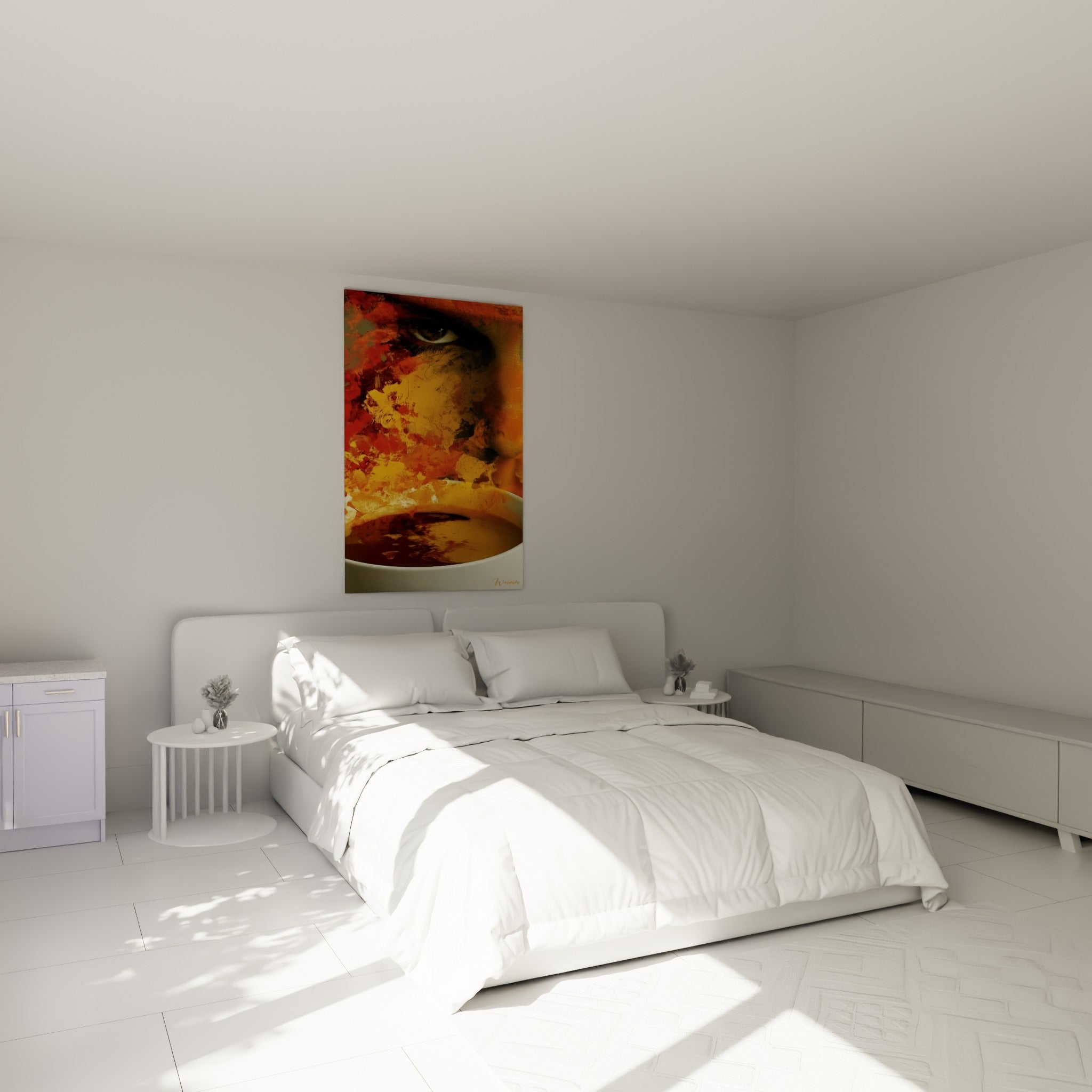 Tasse fumante et regard mystérieux en tons dorés et rouille, accrochée au-dessus d'un lit dans une chambre claire