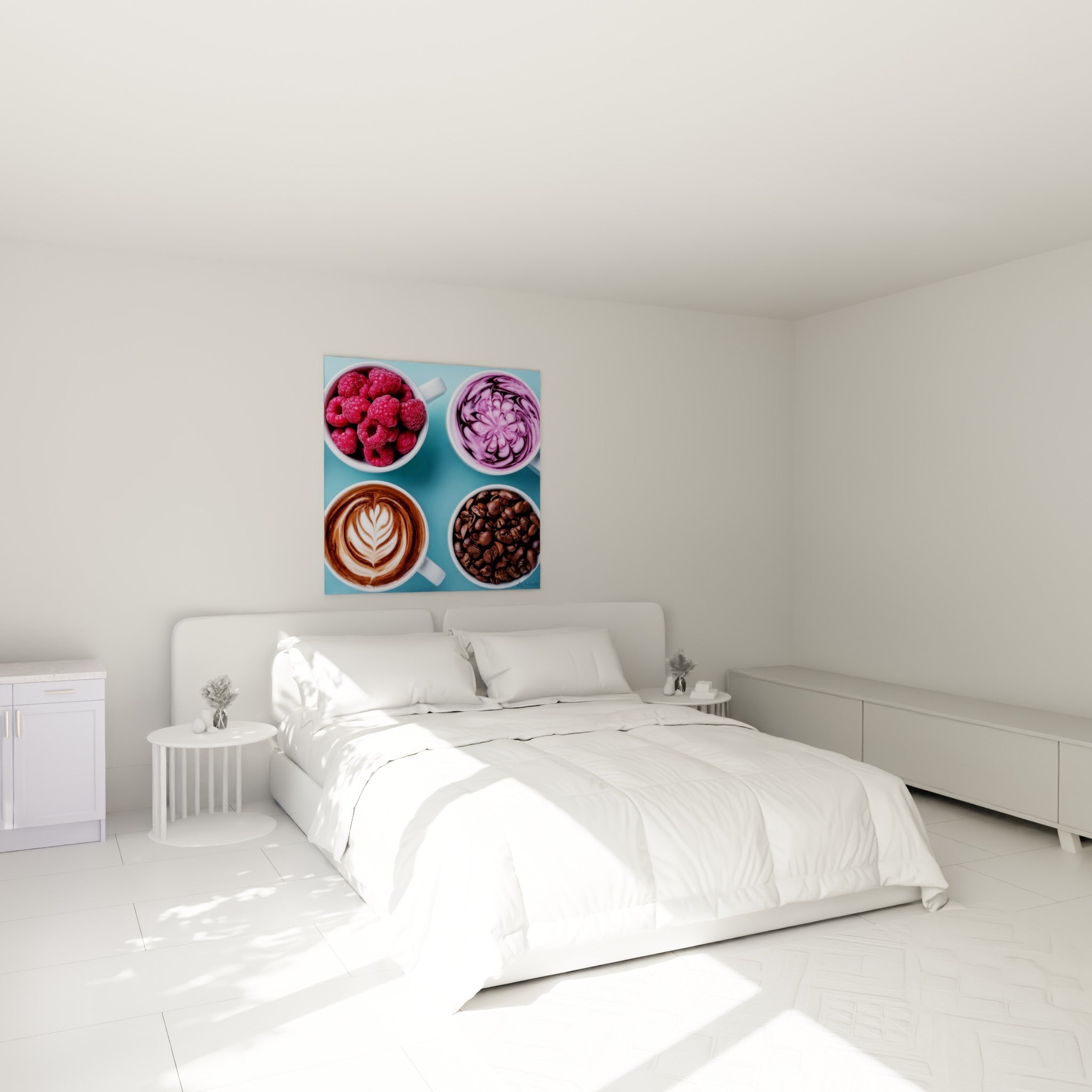 Framboises et latte art rose mauve accompagnent des grains torréfiés au-dessus d'un lit dans une chambre claire
