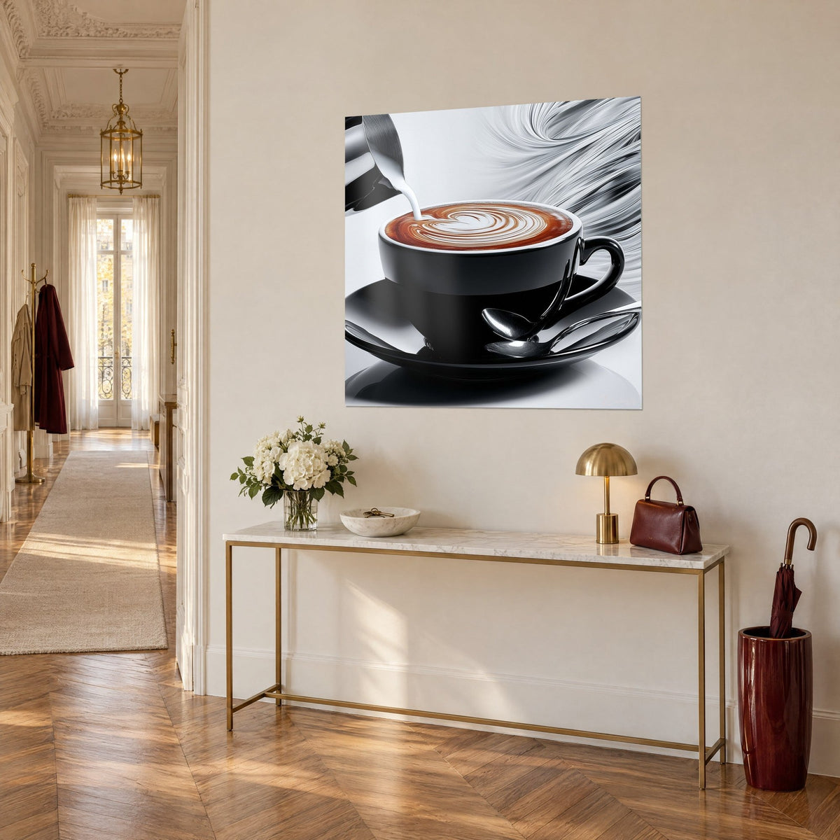 Quadro cappuccino fumante nel suo piattino d'ebano, cucchiaini cromati e volute argentate di schiuma, su una consolle dorata del corridoio
