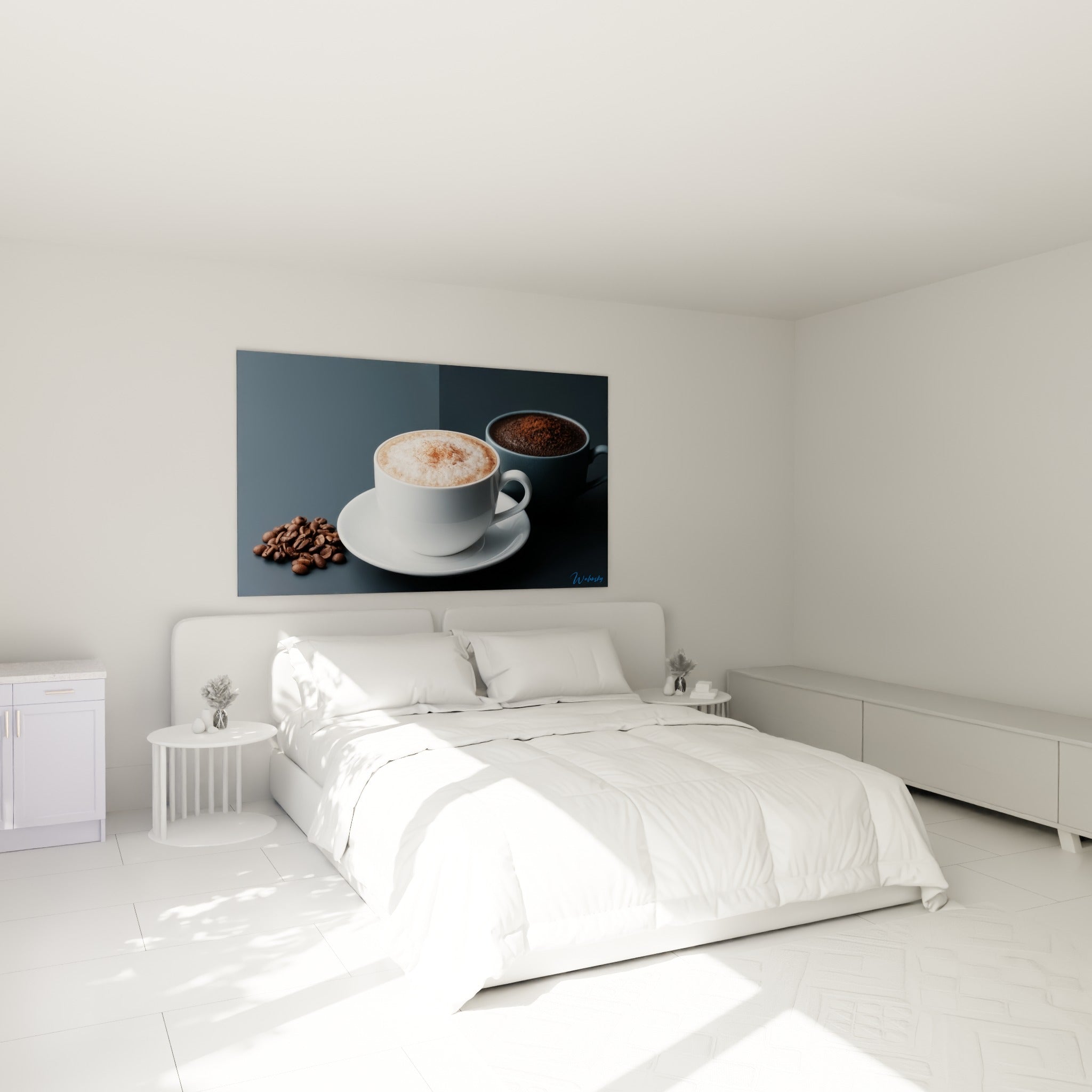 Mousse dorée saupoudrée de cannelle sur tasse blanche, au-dessus d'un lit dans une chambre claire