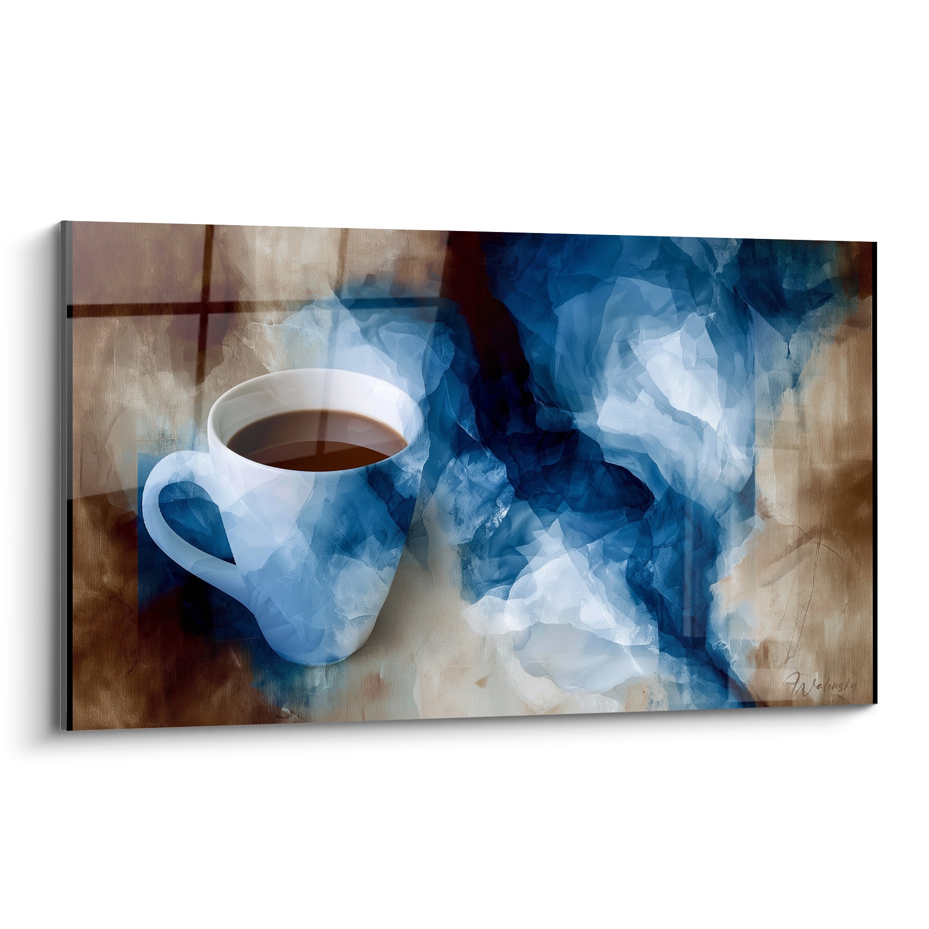 Tasse blanche et bleu marine de café fumant sur fond brun terracotta abstrait texturé