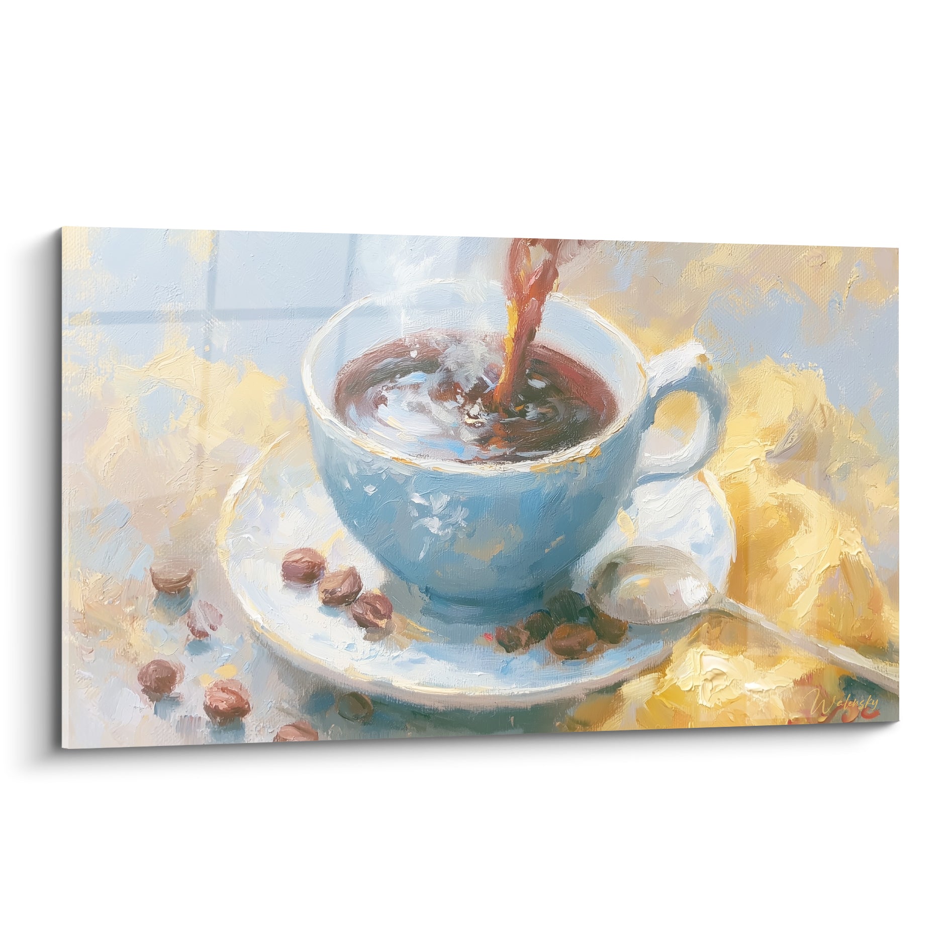 Tasse de café bleu pastel avec versé fumant et grains bruns dorés sur soucoupe blanche