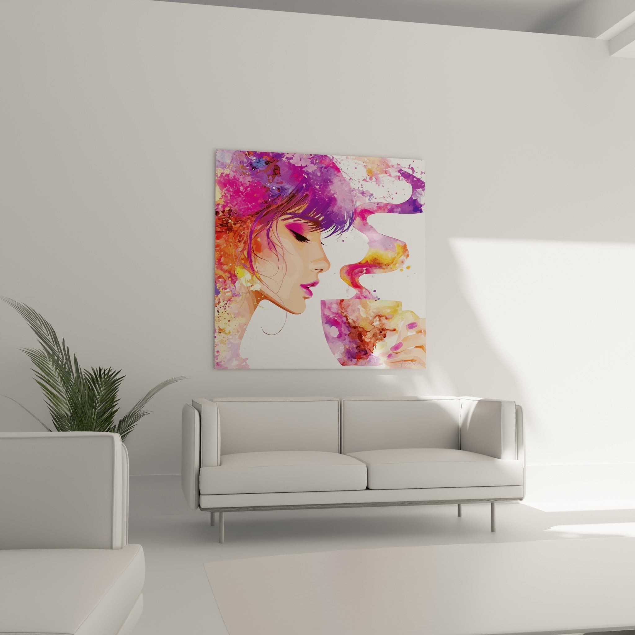 Chevelure violette et vapeur rose d'une femme buvant son café, au-dessus d'un canapé dans un salon lumineux