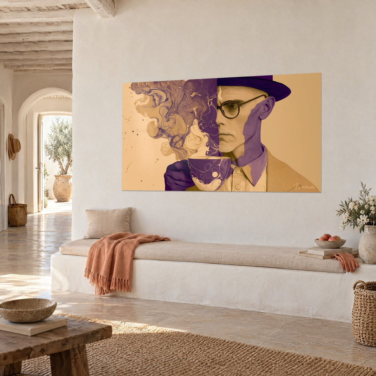Gemälde Porträt eines Herrn mit violettem Hut, der seine Tasse hält, marmorierter beige und purpurner Dampf, gekalkte Wand, Sitzbank eines mediterranen Hauses