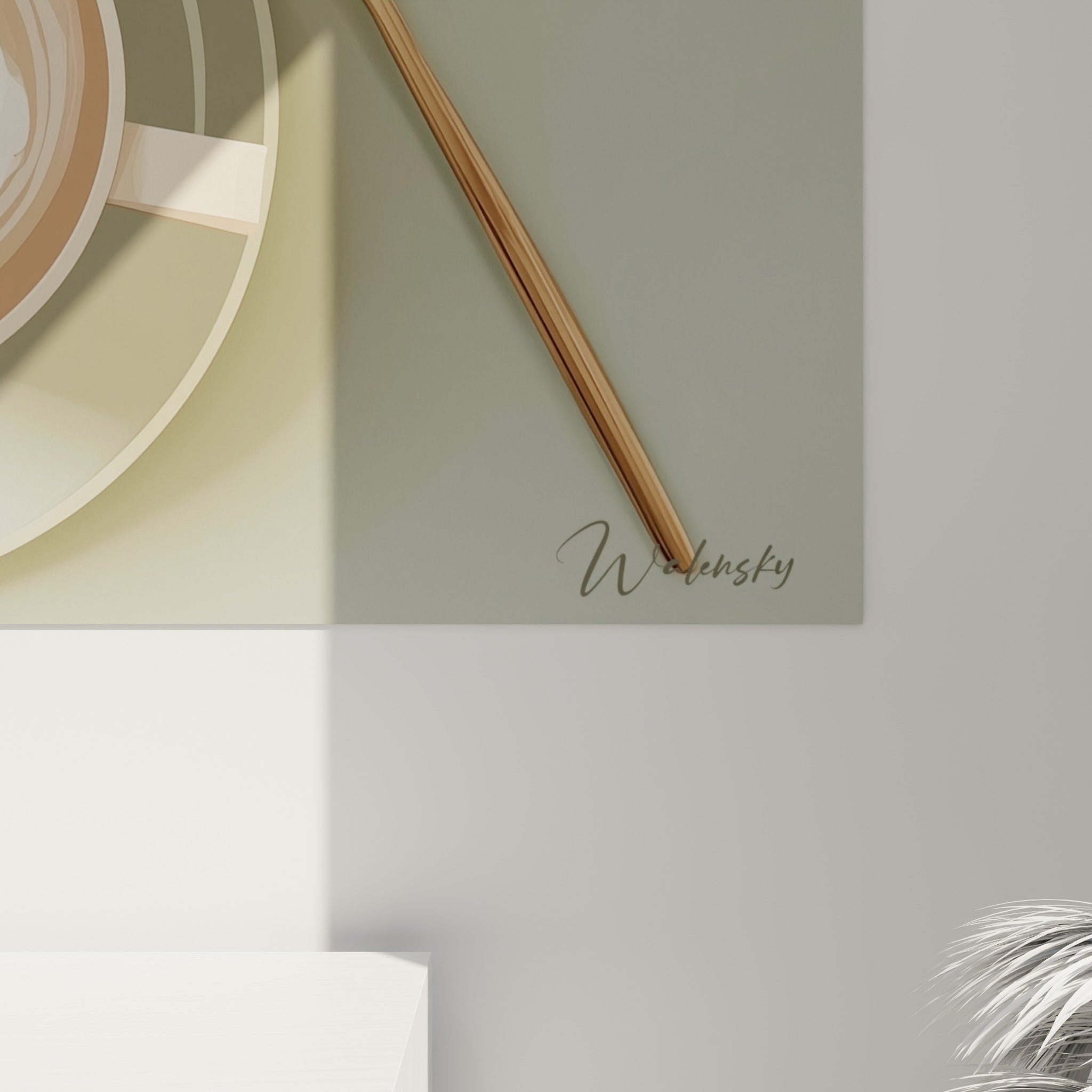 Grain fin et coulure brune du café se mêlant à la mousse beige, cadre rapproché sur la toile