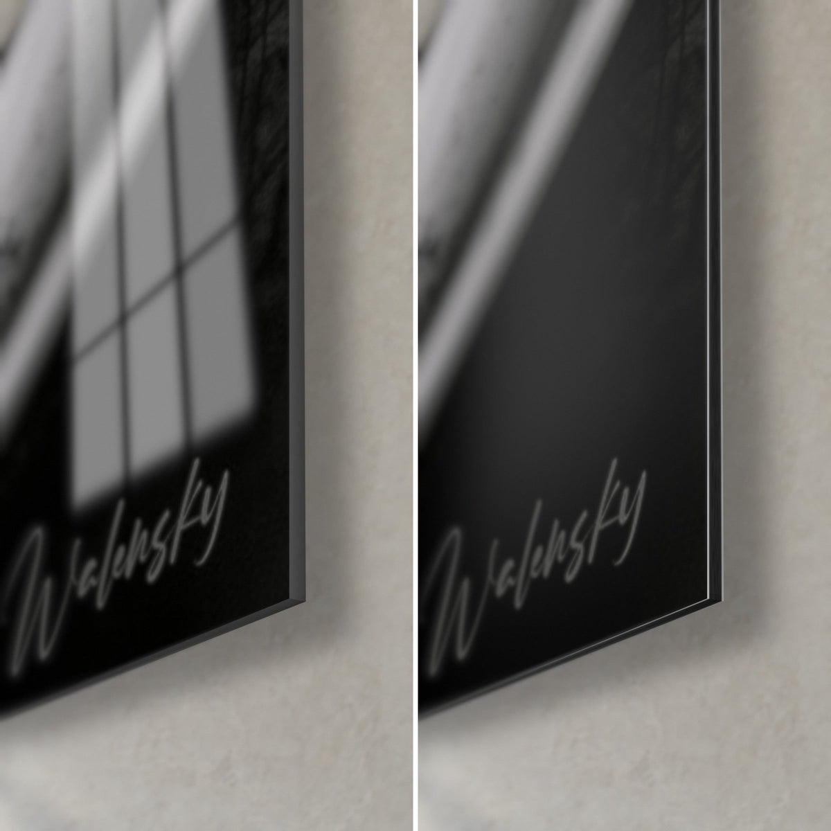 Tableau regard derrière une tasse blanche, coin bas droit : verre acrylique brillant à gauche, alu Dibond noir mat à droite