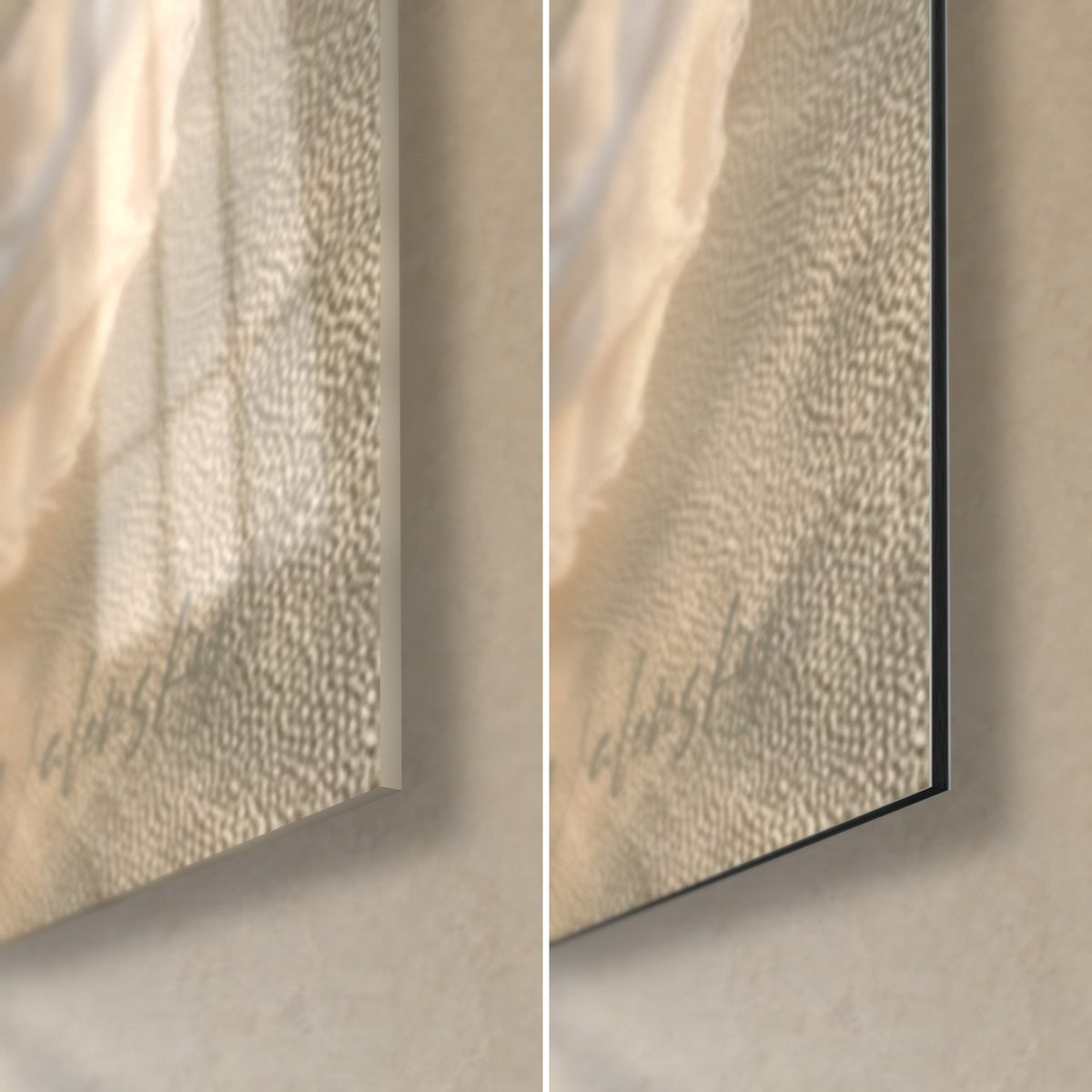 Quadro tazza di caffè cremoso in crema e oro, angolo in basso a destra: vetro acrilico lucido a sinistra, alluminio Dibond opaco a destra, spessore 3 mm