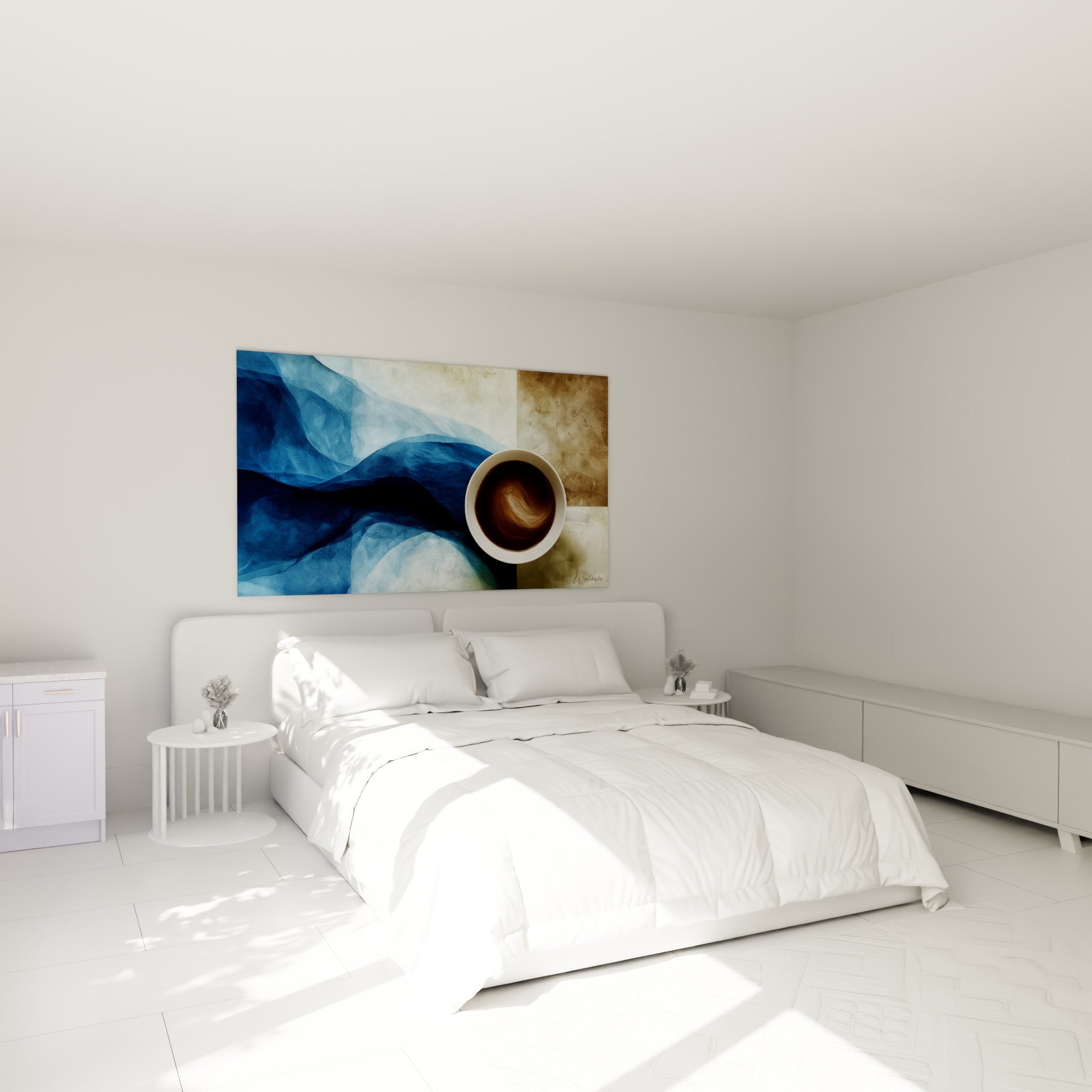 Café fumant dans une tasse blanche sur fond bleu marine ondulant, au-dessus d'un lit dans une chambre claire