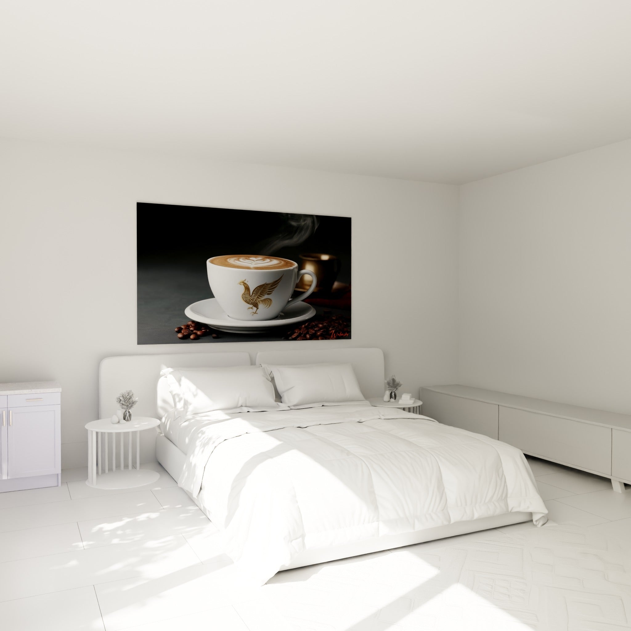 Tasse blanche au motif doré et fumée légère au-dessus d'un lit dans une chambre claire