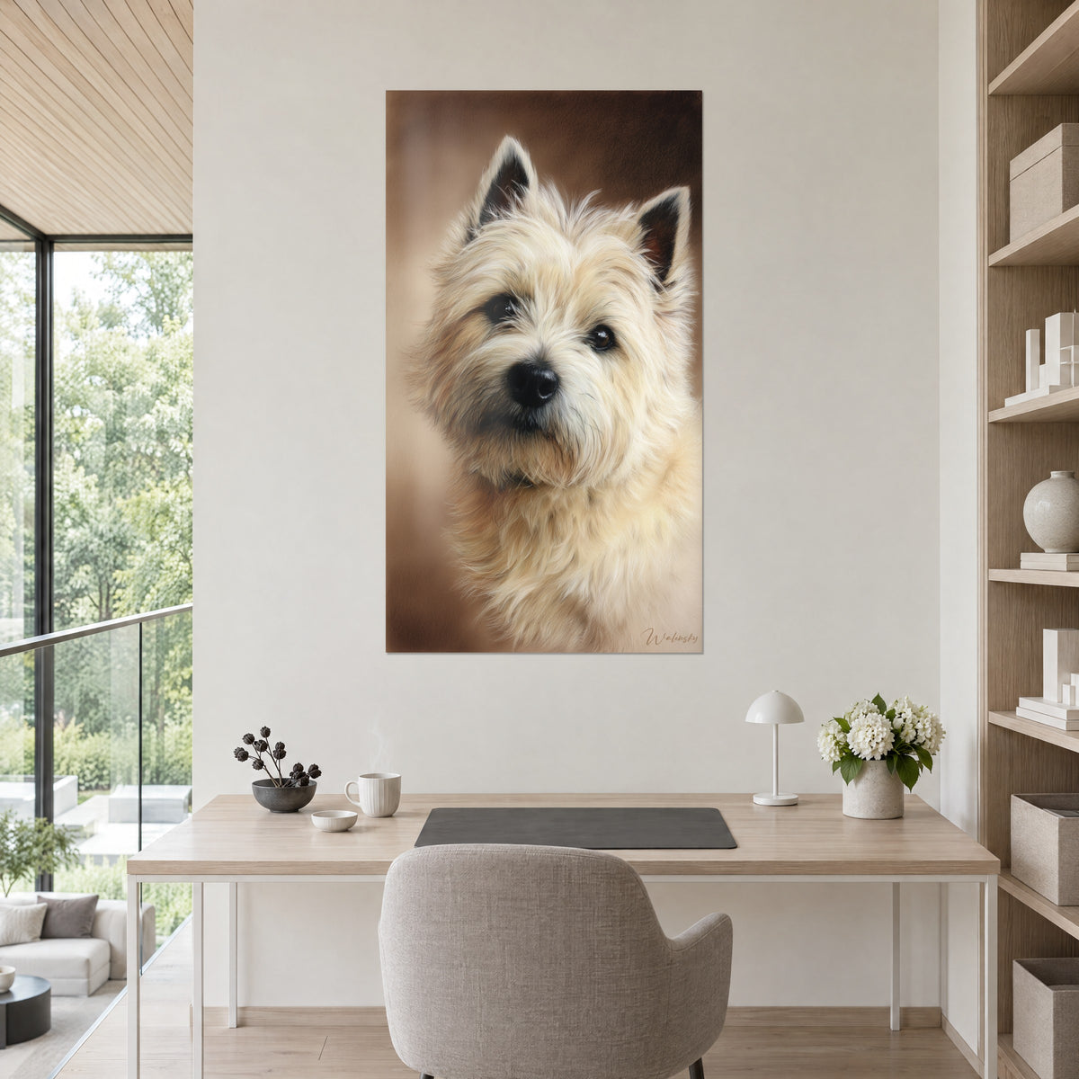Πίνακας cairn terrier με ξανθιά τρίχα και όρθια μαύρα αυτιά, χρυσοκαφέ φόντο, απέναντι από ανοιχτόχρωμο ξύλινο γραφείο και γκρι καρέκλα