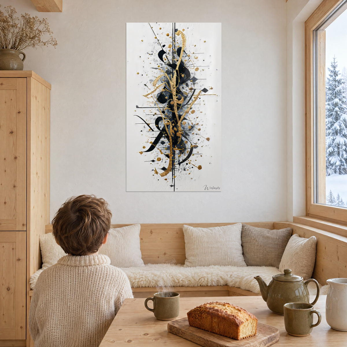 Schilderij gouden explosie en zwarte inktlussen op witte achtergrond, tegenover een kind aan tafel in een besneeuwd chalet