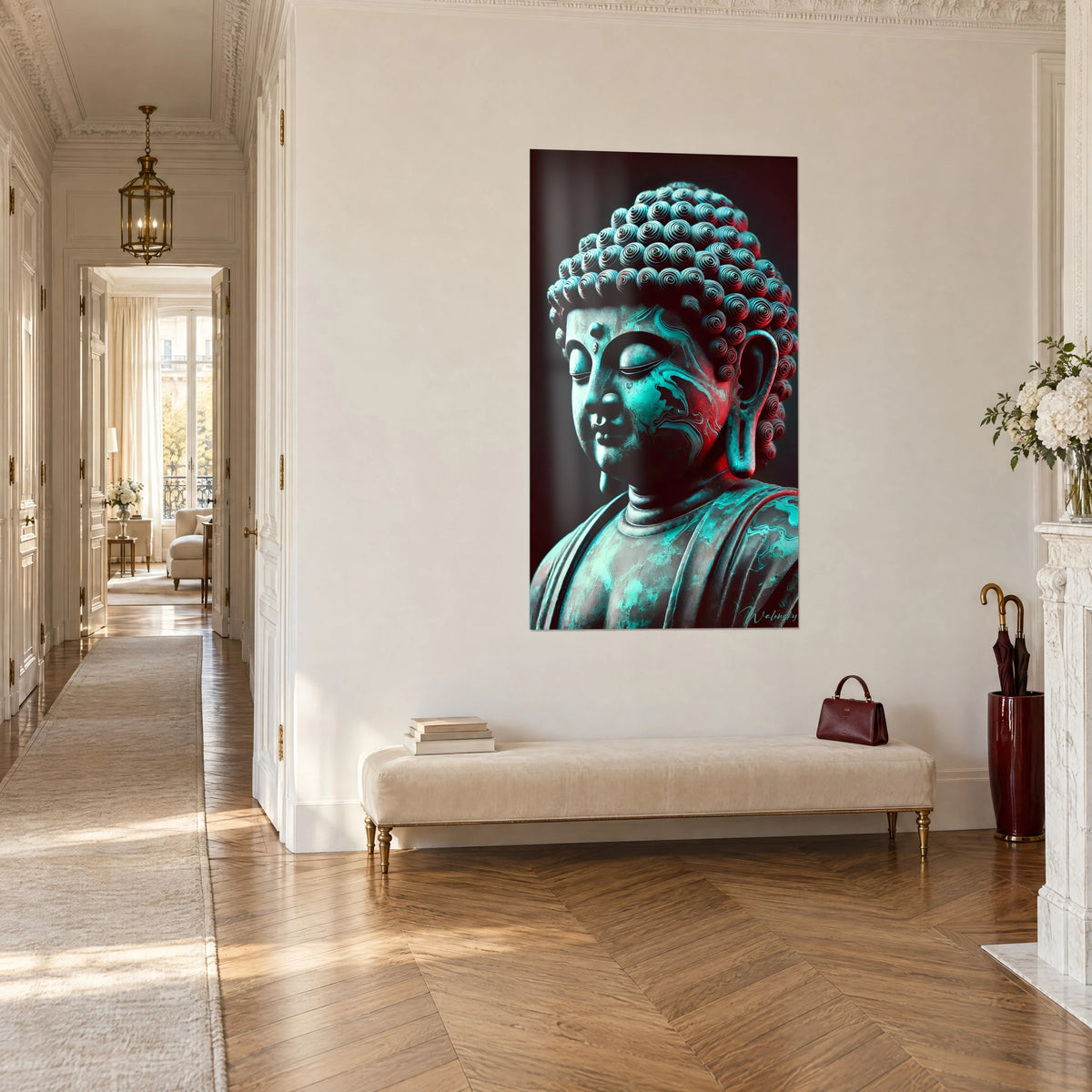 Cuadro rostro de Buda sereno, rizos en espiral, pátina turquesa sobre fondo burdeos, pasillo haussmanniano luminoso