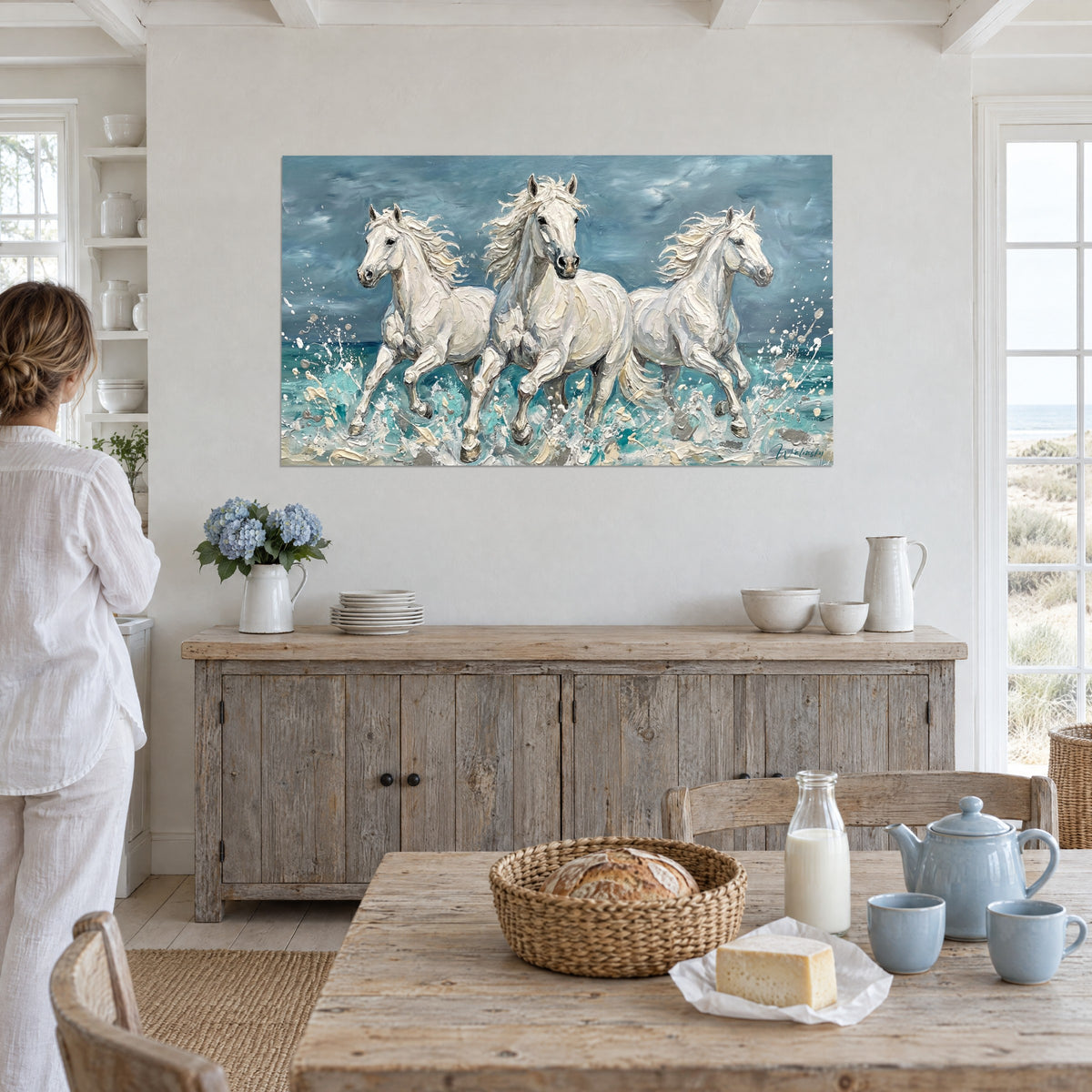 Cuadro sementales blancos salpicando el mar turquesa, cielo azul tormentoso, colores a espátula, mirado por una mujer de blanco