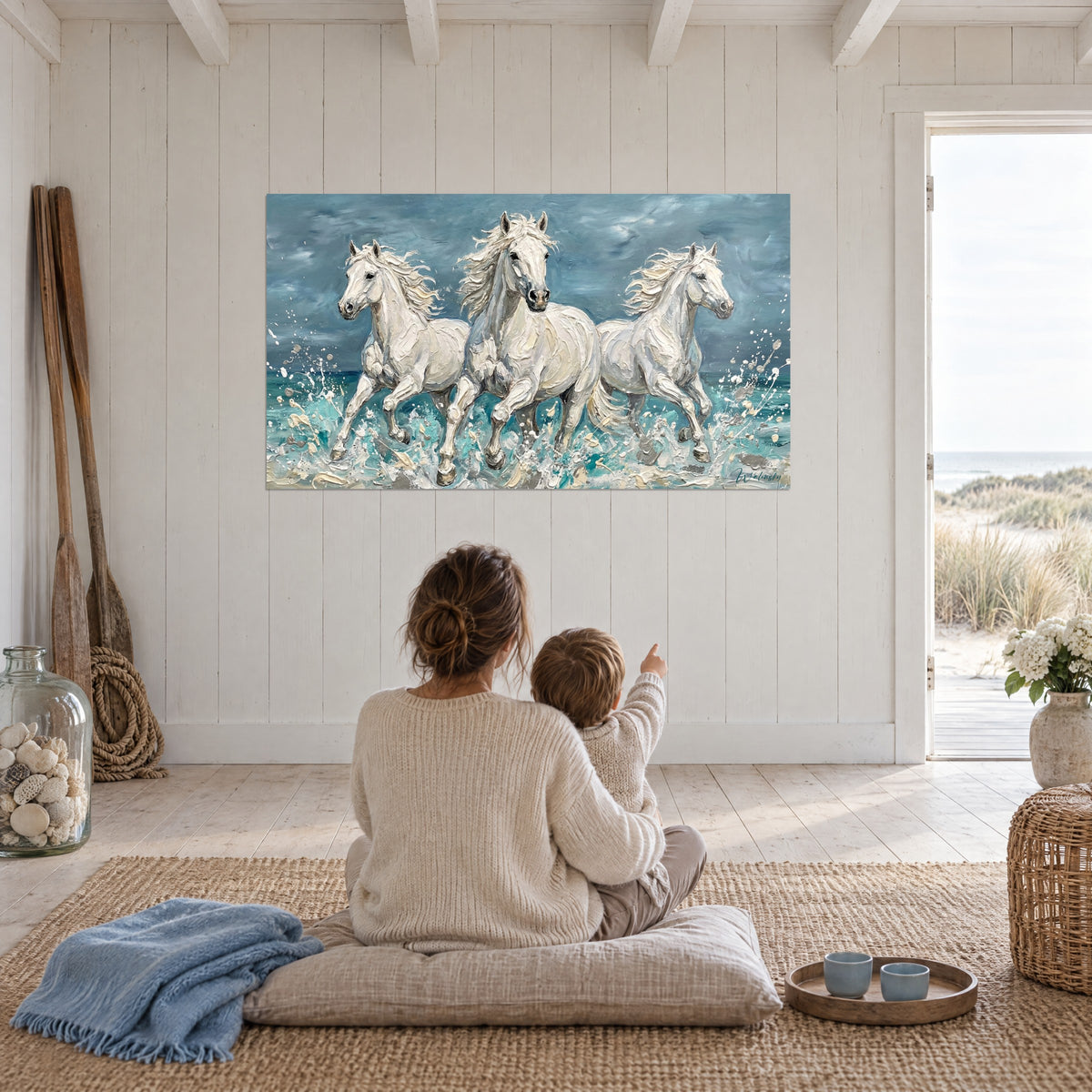 Cuadro galope de caballos impecables entre la espuma turquesa y gris, una madre y su hijo sentados delante, casa de playa