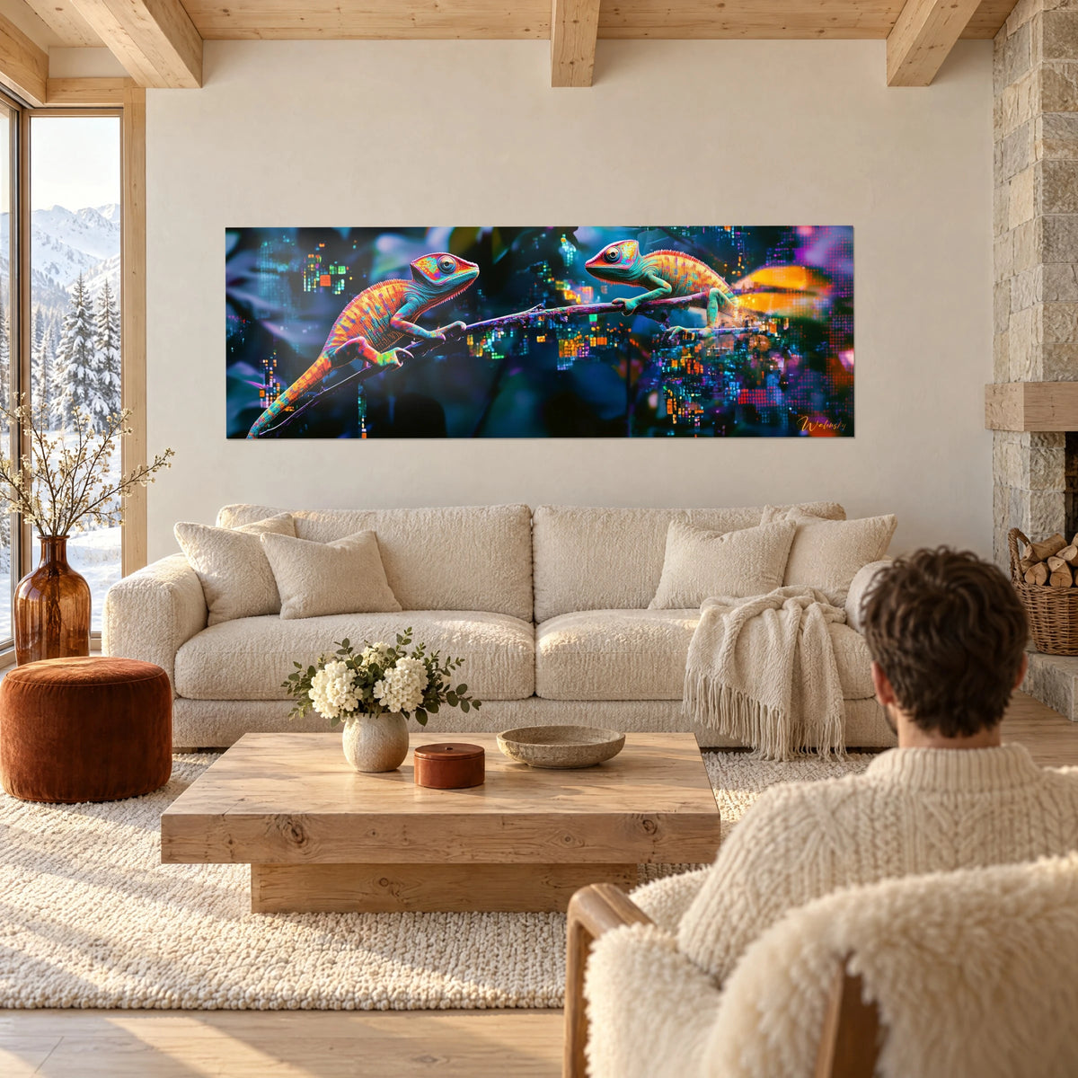 Tableau caméléons aux écailles orange et turquoise sur une branche, ville pixelisée en fond, au-dessus d'un canapé dans un salon lumineux
