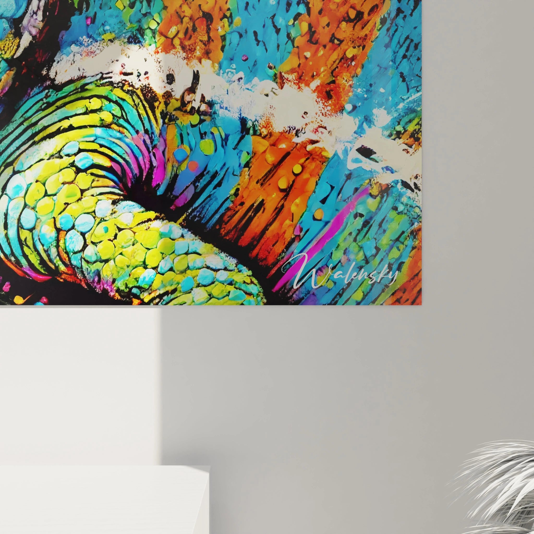 Zoom sur les détails : ce tableau pop art mélange motifs géométriques et couleurs néon pour un effet saisissant. L'art du caméléon n'a jamais été aussi vibrant ! TableauDétail ArtPop"