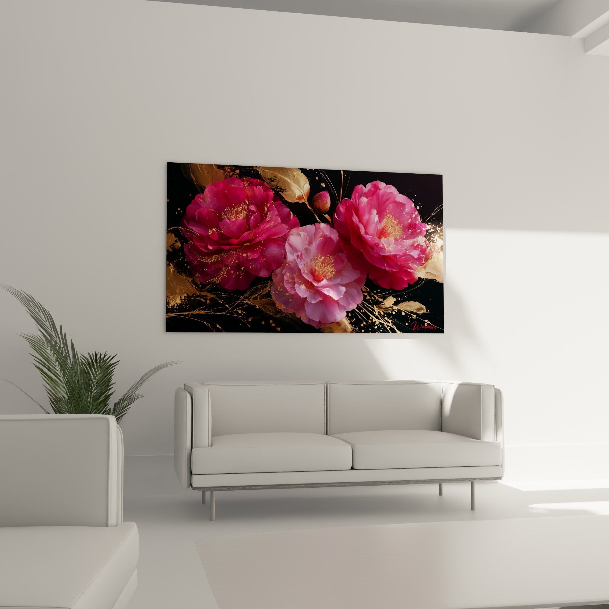 Bouquet de camélias roses et dorés sur fond noir, disposé au-dessus d'un canapé dans un salon lumineux.