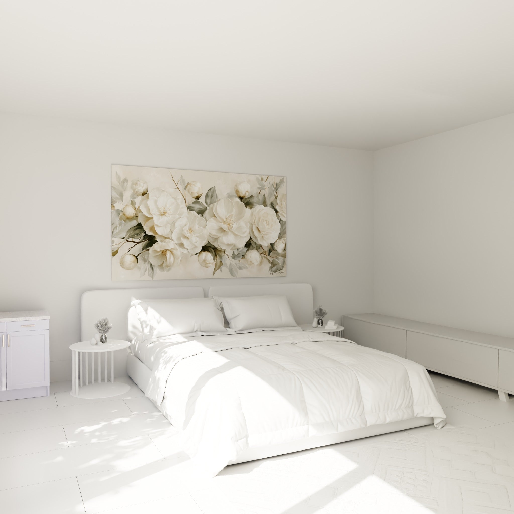 Bouquet de camélias blancs et gris accroché au-dessus d'un lit dans une chambre claire