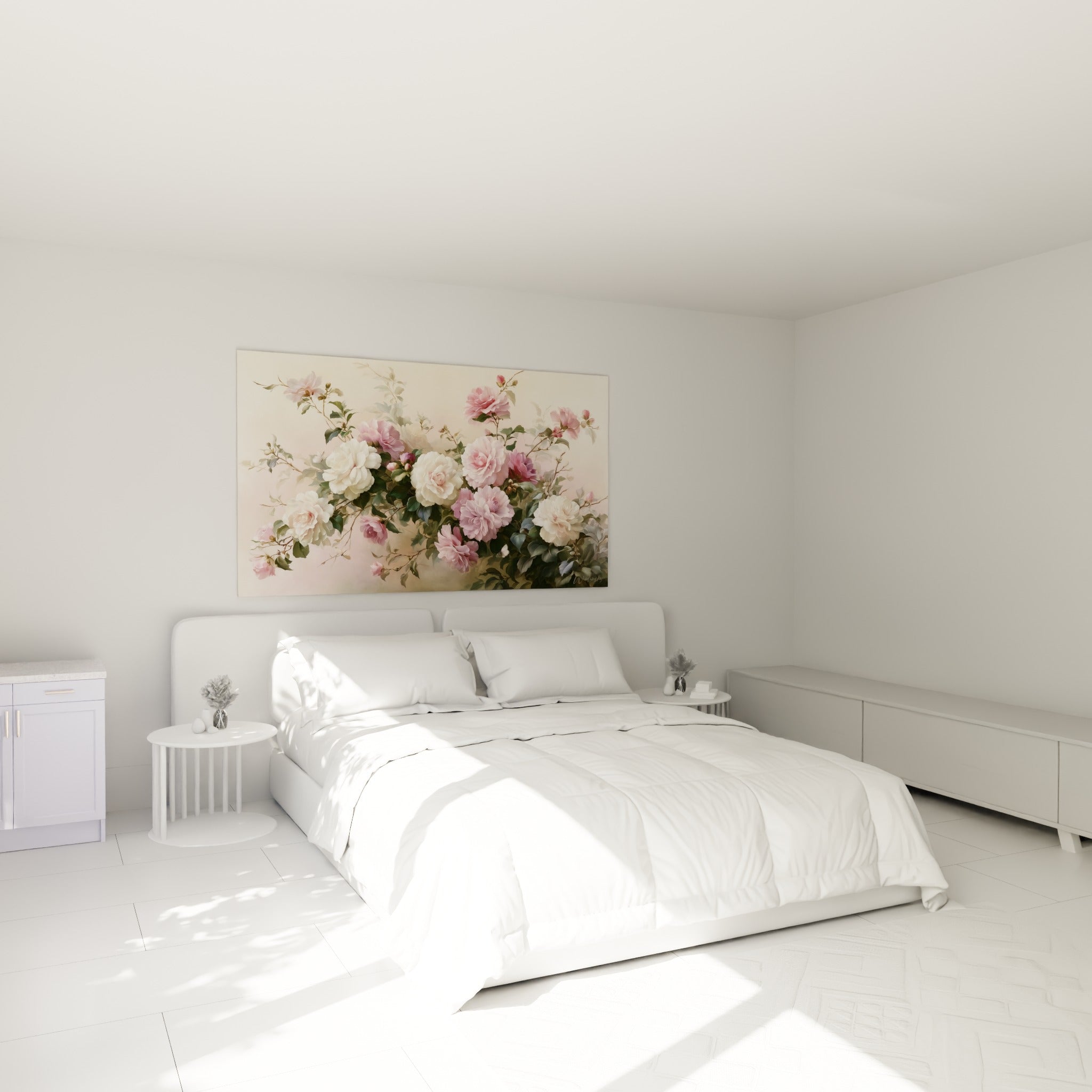 Bouquet de camélias rose poudré et blanc crème, accroché au-dessus d'un lit dans une chambre claire