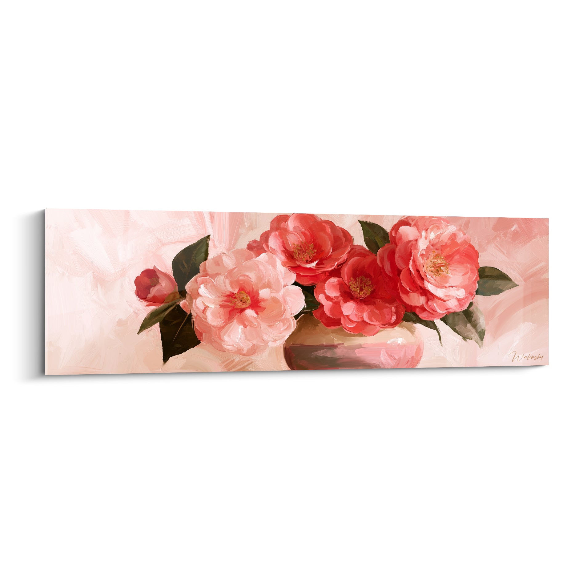 Camélias roses et rouges en vase terracotta, pétales empâtés et feuilles vert foncé sur fond clair